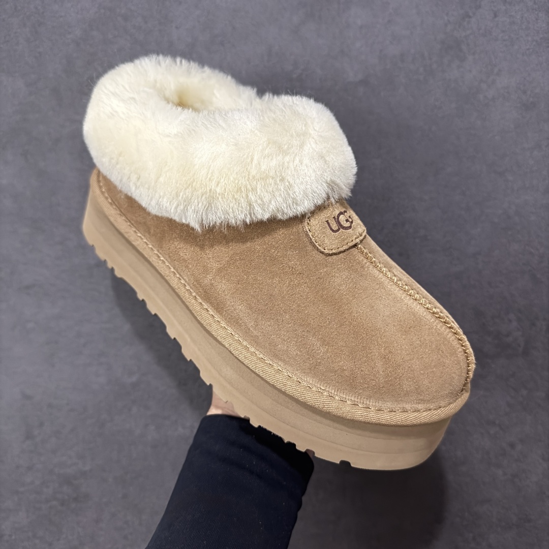 图片[3]-【SP顶级版】UGG W TATST 秋冬羊毛一体雪地靴 W/1134810 原代工厂隆丰A级真羊毛皮一体完全遵循正平正品，精选A级羊皮毛一体材质，内里毛绒如云朵般包裹双脚，白带恒温属性一寒锁温抗冻，股季透气排湿，让双脚时刻处于干爽舒适的状态，轻量化设计搭配柔韧鞋底，每一步都似踩在软垫上，再加上贴合足型的弧度与足跟支撑，无论是居家休憩,外出通勤还是日常跑腿，全天行走也无负担。 从经典高筒靴到简约拖鞋，从基础中性色到潮流设计，既能与牛仔裤、卫衣打造随性日常，也能搭配裙子、男女同款更能轻松适配情侣穿搭。 优质羊皮毛天生耐磨损，搭配扎实工艺与防水科技加持，能抵御日常磨损与雨雪侵袭。一双穿数年仍能保持柔软质感💪🏻 尺码：35-40-选品中心