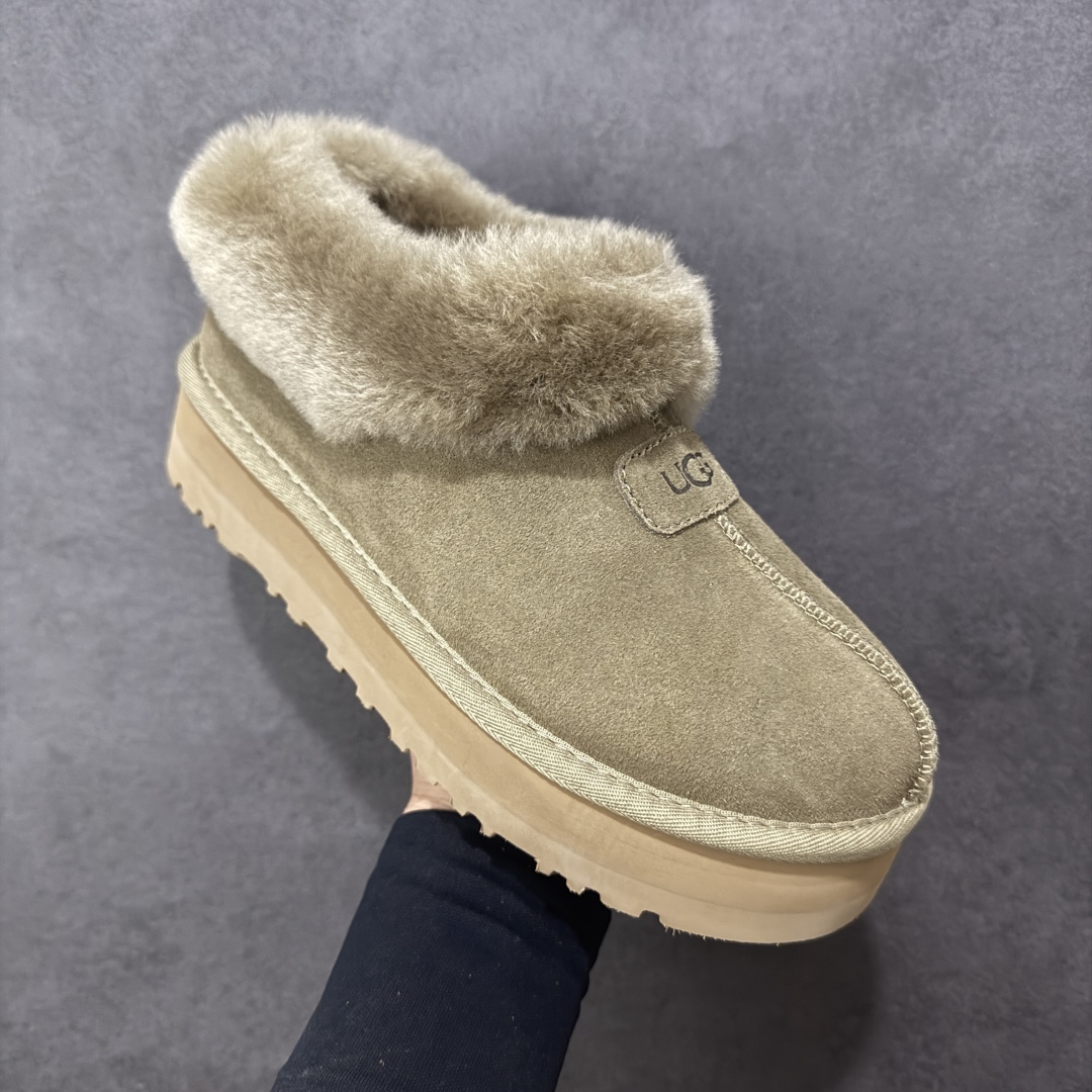 图片[3]-【SP顶级版】UGG W TATST 秋冬羊毛一体雪地靴 W/1134810 原代工厂隆丰A级真羊毛皮一体完全遵循正平正品，精选A级羊皮毛一体材质，内里毛绒如云朵般包裹双脚，白带恒温属性一寒锁温抗冻，股季透气排湿，让双脚时刻处于干爽舒适的状态，轻量化设计搭配柔韧鞋底，每一步都似踩在软垫上，再加上贴合足型的弧度与足跟支撑，无论是居家休憩,外出通勤还是日常跑腿，全天行走也无负担。 从经典高筒靴到简约拖鞋，从基础中性色到潮流设计，既能与牛仔裤、卫衣打造随性日常，也能搭配裙子、男女同款更能轻松适配情侣穿搭。 优质羊皮毛天生耐磨损，搭配扎实工艺与防水科技加持，能抵御日常磨损与雨雪侵袭。一双穿数年仍能保持柔软质感💪🏻 尺码：35-40-选品中心