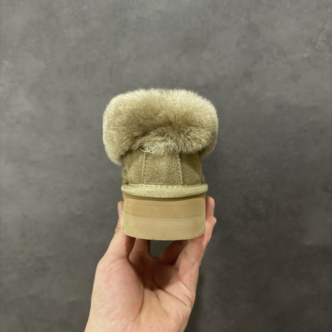 图片[4]-【SP顶级版】UGG W TATST 秋冬羊毛一体雪地靴 W/1134810 原代工厂隆丰A级真羊毛皮一体完全遵循正平正品，精选A级羊皮毛一体材质，内里毛绒如云朵般包裹双脚，白带恒温属性一寒锁温抗冻，股季透气排湿，让双脚时刻处于干爽舒适的状态，轻量化设计搭配柔韧鞋底，每一步都似踩在软垫上，再加上贴合足型的弧度与足跟支撑，无论是居家休憩,外出通勤还是日常跑腿，全天行走也无负担。 从经典高筒靴到简约拖鞋，从基础中性色到潮流设计，既能与牛仔裤、卫衣打造随性日常，也能搭配裙子、男女同款更能轻松适配情侣穿搭。 优质羊皮毛天生耐磨损，搭配扎实工艺与防水科技加持，能抵御日常磨损与雨雪侵袭。一双穿数年仍能保持柔软质感💪🏻 尺码：35-40-选品中心