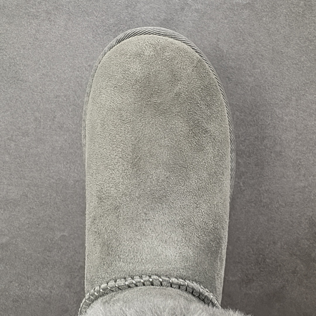 图片[8]-【SP顶级版】UGG W CLASSIC SHORT 2 秋冬羊毛一体雪地靴 W/1118816 原代工厂隆丰A级真羊毛皮一体完全遵循正平正品，精选A级羊皮毛一体材质，内里毛绒如云朵般包裹双脚，白带恒温属性一寒锁温抗冻，股季透气排湿，让双脚时刻处于干爽舒适的状态，轻量化设计搭配柔韧鞋底，每一步都似踩在软垫上，再加上贴合足型的弧度与足跟支撑，无论是居家休憩,外出通勤还是日常跑腿，全天行走也无负担。 从经典高筒靴到简约拖鞋，从基础中性色到潮流设计，既能与牛仔裤、卫衣打造随性日常，也能搭配裙子、男女同款更能轻松适配情侣穿搭。 优质羊皮毛天生耐磨损，搭配扎实工艺与防水科技加持，能抵御日常磨损与雨雪侵袭。一双穿数年仍能保持柔软质感💪🏻 尺码：35-40-选品中心
