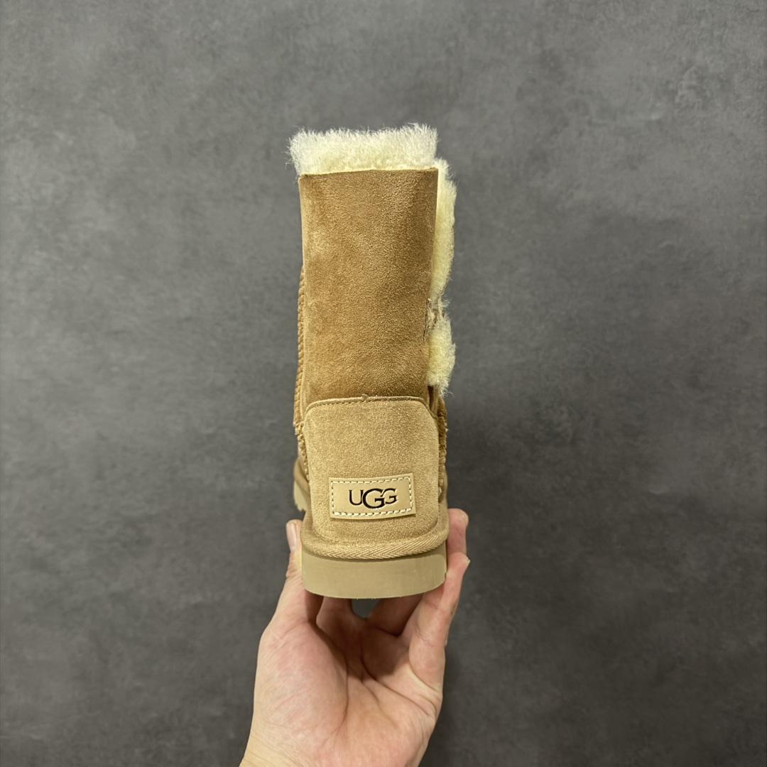 图片[4]-【SP顶级版】UGG W BAJLEY BUTTON 2 秋冬羊毛一体雪地靴 W/106226 原代工厂隆丰A级真羊毛皮一体完全遵循正平正品，精选A级羊皮毛一体材质，内里毛绒如云朵般包裹双脚，白带恒温属性一寒锁温抗冻，股季透气排湿，让双脚时刻处于干爽舒适的状态，轻量化设计搭配柔韧鞋底，每一步都似踩在软垫上，再加上贴合足型的弧度与足跟支撑，无论是居家休憩,外出通勤还是日常跑腿，全天行走也无负担。 从经典高筒靴到简约拖鞋，从基础中性色到潮流设计，既能与牛仔裤、卫衣打造随性日常，也能搭配裙子、男女同款更能轻松适配情侣穿搭。 优质羊皮毛天生耐磨损，搭配扎实工艺与防水科技加持，能抵御日常磨损与雨雪侵袭。一双穿数年仍能保持柔软质感💪🏻 尺码：35-40-选品中心