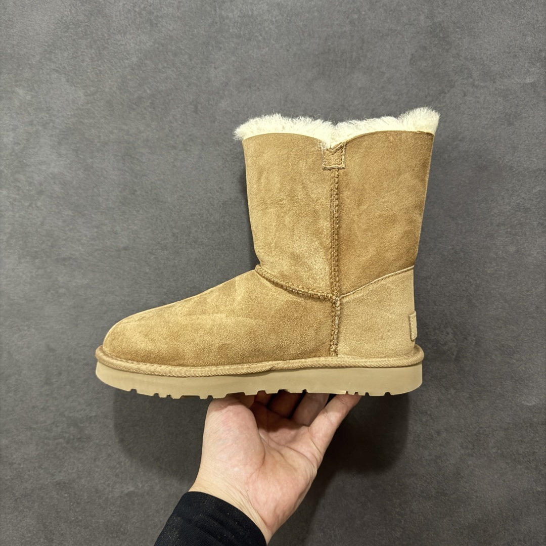 图片[2]-【SP顶级版】UGG W BAJLEY BUTTON 2 秋冬羊毛一体雪地靴 W/106226 原代工厂隆丰A级真羊毛皮一体完全遵循正平正品，精选A级羊皮毛一体材质，内里毛绒如云朵般包裹双脚，白带恒温属性一寒锁温抗冻，股季透气排湿，让双脚时刻处于干爽舒适的状态，轻量化设计搭配柔韧鞋底，每一步都似踩在软垫上，再加上贴合足型的弧度与足跟支撑，无论是居家休憩,外出通勤还是日常跑腿，全天行走也无负担。 从经典高筒靴到简约拖鞋，从基础中性色到潮流设计，既能与牛仔裤、卫衣打造随性日常，也能搭配裙子、男女同款更能轻松适配情侣穿搭。 优质羊皮毛天生耐磨损，搭配扎实工艺与防水科技加持，能抵御日常磨损与雨雪侵袭。一双穿数年仍能保持柔软质感💪🏻 尺码：35-40-选品中心