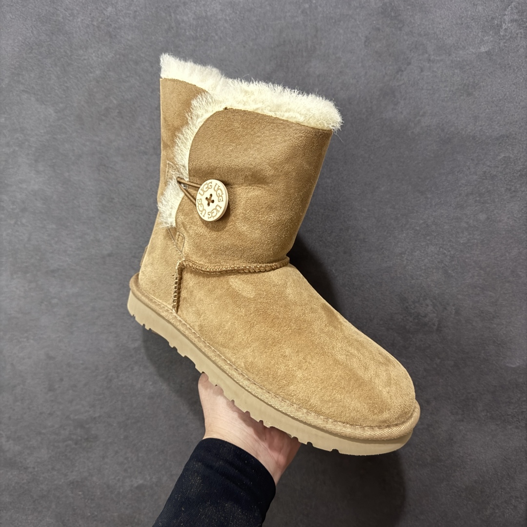 图片[3]-【SP顶级版】UGG W BAJLEY BUTTON 2 秋冬羊毛一体雪地靴 W/106226 原代工厂隆丰A级真羊毛皮一体完全遵循正平正品，精选A级羊皮毛一体材质，内里毛绒如云朵般包裹双脚，白带恒温属性一寒锁温抗冻，股季透气排湿，让双脚时刻处于干爽舒适的状态，轻量化设计搭配柔韧鞋底，每一步都似踩在软垫上，再加上贴合足型的弧度与足跟支撑，无论是居家休憩,外出通勤还是日常跑腿，全天行走也无负担。 从经典高筒靴到简约拖鞋，从基础中性色到潮流设计，既能与牛仔裤、卫衣打造随性日常，也能搭配裙子、男女同款更能轻松适配情侣穿搭。 优质羊皮毛天生耐磨损，搭配扎实工艺与防水科技加持，能抵御日常磨损与雨雪侵袭。一双穿数年仍能保持柔软质感💪🏻 尺码：35-40-选品中心