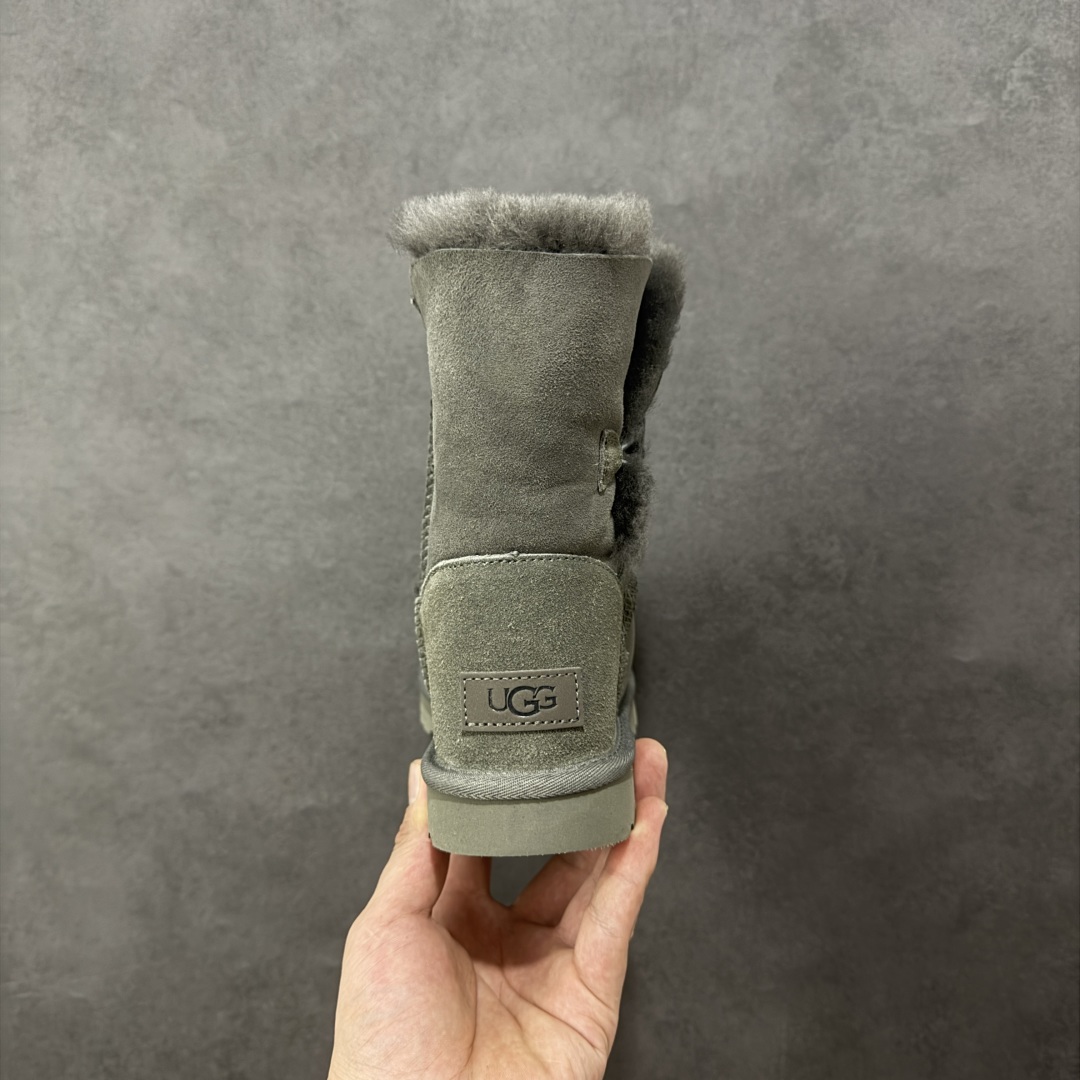 图片[4]-【SP顶级版】UGG W BAJLEY BUTTON 2 秋冬羊毛一体雪地靴 W/106226 原代工厂隆丰A级真羊毛皮一体完全遵循正平正品，精选A级羊皮毛一体材质，内里毛绒如云朵般包裹双脚，白带恒温属性一寒锁温抗冻，股季透气排湿，让双脚时刻处于干爽舒适的状态，轻量化设计搭配柔韧鞋底，每一步都似踩在软垫上，再加上贴合足型的弧度与足跟支撑，无论是居家休憩,外出通勤还是日常跑腿，全天行走也无负担。 从经典高筒靴到简约拖鞋，从基础中性色到潮流设计，既能与牛仔裤、卫衣打造随性日常，也能搭配裙子、男女同款更能轻松适配情侣穿搭。 优质羊皮毛天生耐磨损，搭配扎实工艺与防水科技加持，能抵御日常磨损与雨雪侵袭。一双穿数年仍能保持柔软质感💪🏻 尺码：35-40-选品中心