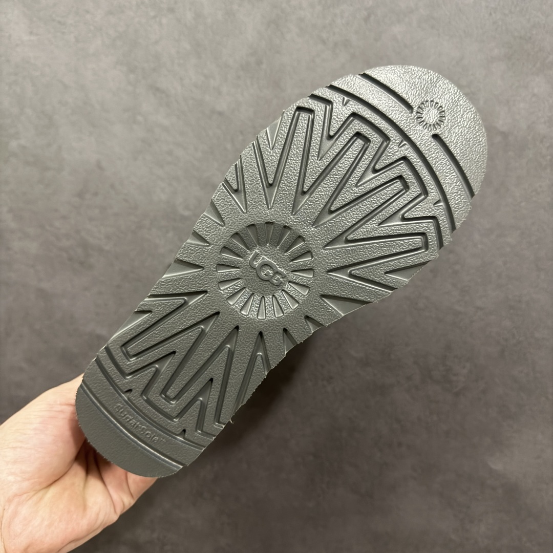 图片[9]-【SP顶级版】UGG W BAJLEY BUTTON 2 秋冬羊毛一体雪地靴 W/106226 原代工厂隆丰A级真羊毛皮一体完全遵循正平正品，精选A级羊皮毛一体材质，内里毛绒如云朵般包裹双脚，白带恒温属性一寒锁温抗冻，股季透气排湿，让双脚时刻处于干爽舒适的状态，轻量化设计搭配柔韧鞋底，每一步都似踩在软垫上，再加上贴合足型的弧度与足跟支撑，无论是居家休憩,外出通勤还是日常跑腿，全天行走也无负担。 从经典高筒靴到简约拖鞋，从基础中性色到潮流设计，既能与牛仔裤、卫衣打造随性日常，也能搭配裙子、男女同款更能轻松适配情侣穿搭。 优质羊皮毛天生耐磨损，搭配扎实工艺与防水科技加持，能抵御日常磨损与雨雪侵袭。一双穿数年仍能保持柔软质感💪🏻 尺码：35-40-选品中心