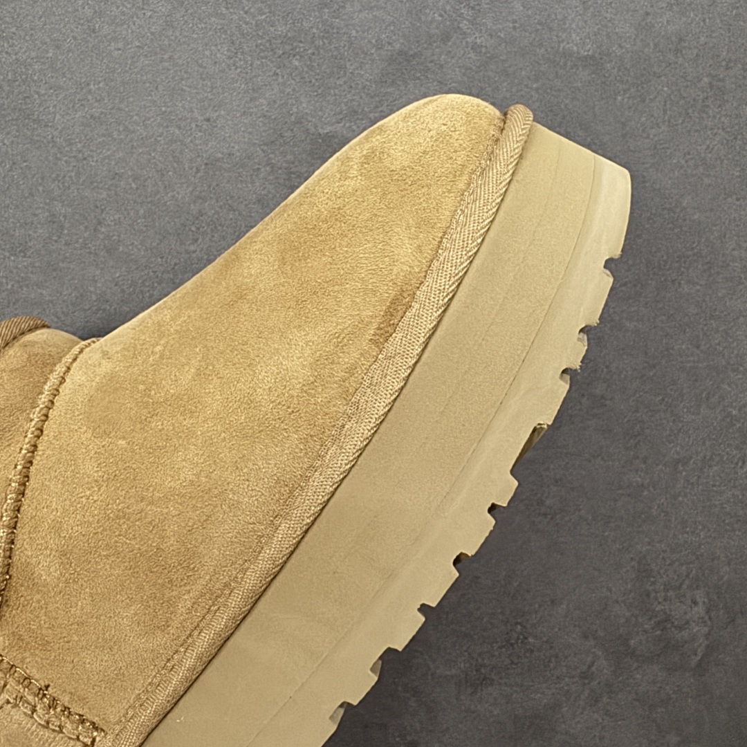 图片[5]-【SP顶级版】UGG W CLASSIC UL TRA MINI 秋冬羊毛一体雪地靴 W/1135093 原代工厂隆丰A级真羊毛皮一体完全遵循正平正品，精选A级羊皮毛一体材质，内里毛绒如云朵般包裹双脚，白带恒温属性一寒锁温抗冻，股季透气排湿，让双脚时刻处于干爽舒适的状态，轻量化设计搭配柔韧鞋底，每一步都似踩在软垫上，再加上贴合足型的弧度与足跟支撑，无论是居家休憩,外出通勤还是日常跑腿，全天行走也无负担。 从经典高筒靴到简约拖鞋，从基础中性色到潮流设计，既能与牛仔裤、卫衣打造随性日常，也能搭配裙子、男女同款更能轻松适配情侣穿搭。 优质羊皮毛天生耐磨损，搭配扎实工艺与防水科技加持，能抵御日常磨损与雨雪侵袭。一双穿数年仍能保持柔软质感💪🏻 尺码：35-40-选品中心