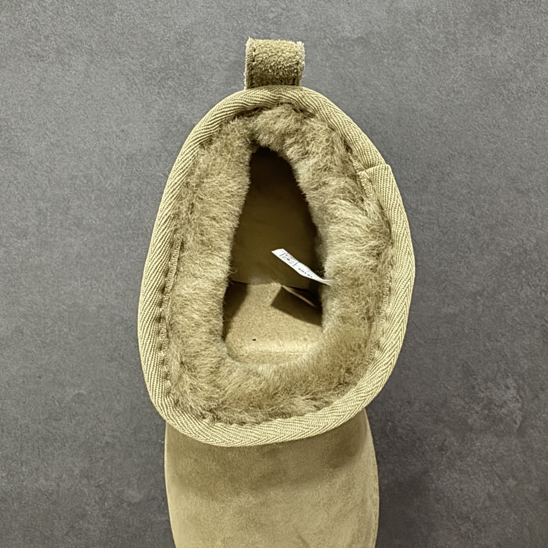 图片[7]-【SP顶级版】UGG W CLASSIC UL TRA MINI 秋冬羊毛一体雪地靴 W/1135093 原代工厂隆丰A级真羊毛皮一体完全遵循正平正品，精选A级羊皮毛一体材质，内里毛绒如云朵般包裹双脚，白带恒温属性一寒锁温抗冻，股季透气排湿，让双脚时刻处于干爽舒适的状态，轻量化设计搭配柔韧鞋底，每一步都似踩在软垫上，再加上贴合足型的弧度与足跟支撑，无论是居家休憩,外出通勤还是日常跑腿，全天行走也无负担。 从经典高筒靴到简约拖鞋，从基础中性色到潮流设计，既能与牛仔裤、卫衣打造随性日常，也能搭配裙子、男女同款更能轻松适配情侣穿搭。 优质羊皮毛天生耐磨损，搭配扎实工艺与防水科技加持，能抵御日常磨损与雨雪侵袭。一双穿数年仍能保持柔软质感💪🏻 尺码：35-40-选品中心