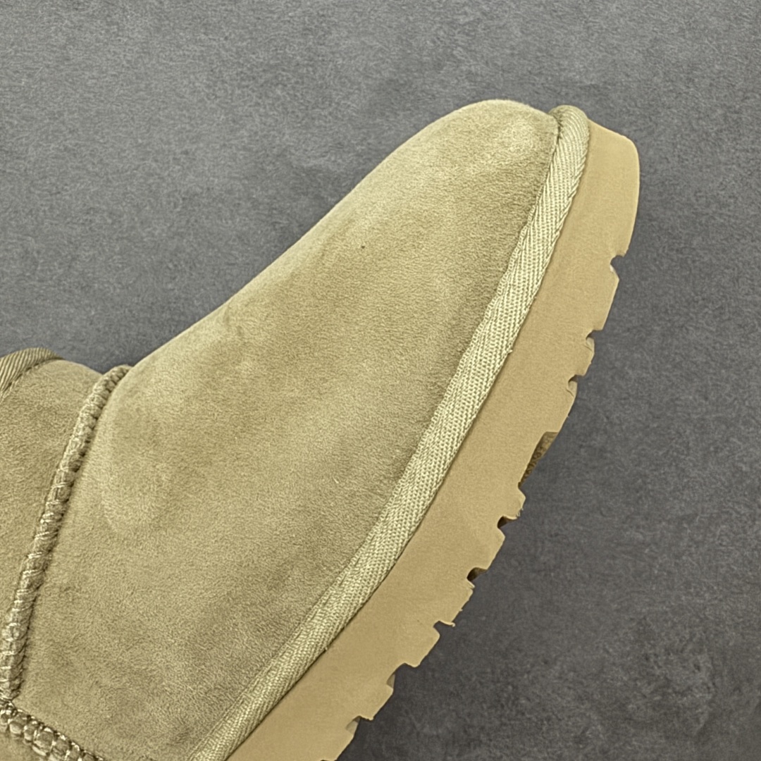 图片[5]-【SP顶级版】UGG W CLASSIC UL TRA MINI 秋冬羊毛一体雪地靴 W/1135093 原代工厂隆丰A级真羊毛皮一体完全遵循正平正品，精选A级羊皮毛一体材质，内里毛绒如云朵般包裹双脚，白带恒温属性一寒锁温抗冻，股季透气排湿，让双脚时刻处于干爽舒适的状态，轻量化设计搭配柔韧鞋底，每一步都似踩在软垫上，再加上贴合足型的弧度与足跟支撑，无论是居家休憩,外出通勤还是日常跑腿，全天行走也无负担。 从经典高筒靴到简约拖鞋，从基础中性色到潮流设计，既能与牛仔裤、卫衣打造随性日常，也能搭配裙子、男女同款更能轻松适配情侣穿搭。 优质羊皮毛天生耐磨损，搭配扎实工艺与防水科技加持，能抵御日常磨损与雨雪侵袭。一双穿数年仍能保持柔软质感💪🏻 尺码：35-40-选品中心