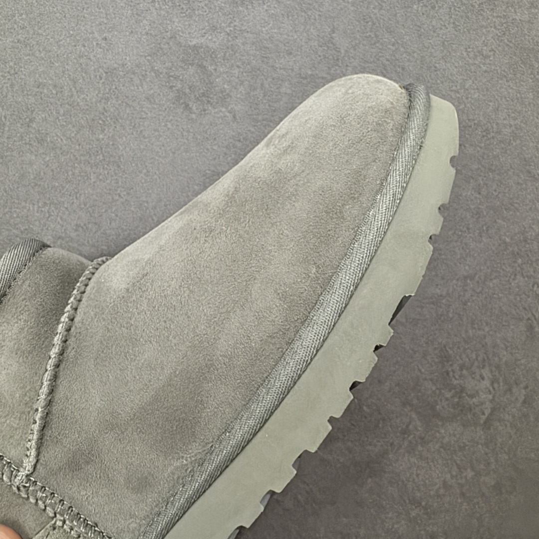 图片[5]-【SP顶级版】UGG W CLASSIC UL TRA MINI 秋冬羊毛一体雪地靴 W/1135093 原代工厂隆丰A级真羊毛皮一体完全遵循正平正品，精选A级羊皮毛一体材质，内里毛绒如云朵般包裹双脚，白带恒温属性一寒锁温抗冻，股季透气排湿，让双脚时刻处于干爽舒适的状态，轻量化设计搭配柔韧鞋底，每一步都似踩在软垫上，再加上贴合足型的弧度与足跟支撑，无论是居家休憩,外出通勤还是日常跑腿，全天行走也无负担。 从经典高筒靴到简约拖鞋，从基础中性色到潮流设计，既能与牛仔裤、卫衣打造随性日常，也能搭配裙子、男女同款更能轻松适配情侣穿搭。 优质羊皮毛天生耐磨损，搭配扎实工艺与防水科技加持，能抵御日常磨损与雨雪侵袭。一双穿数年仍能保持柔软质感💪🏻 尺码：35-40-选品中心