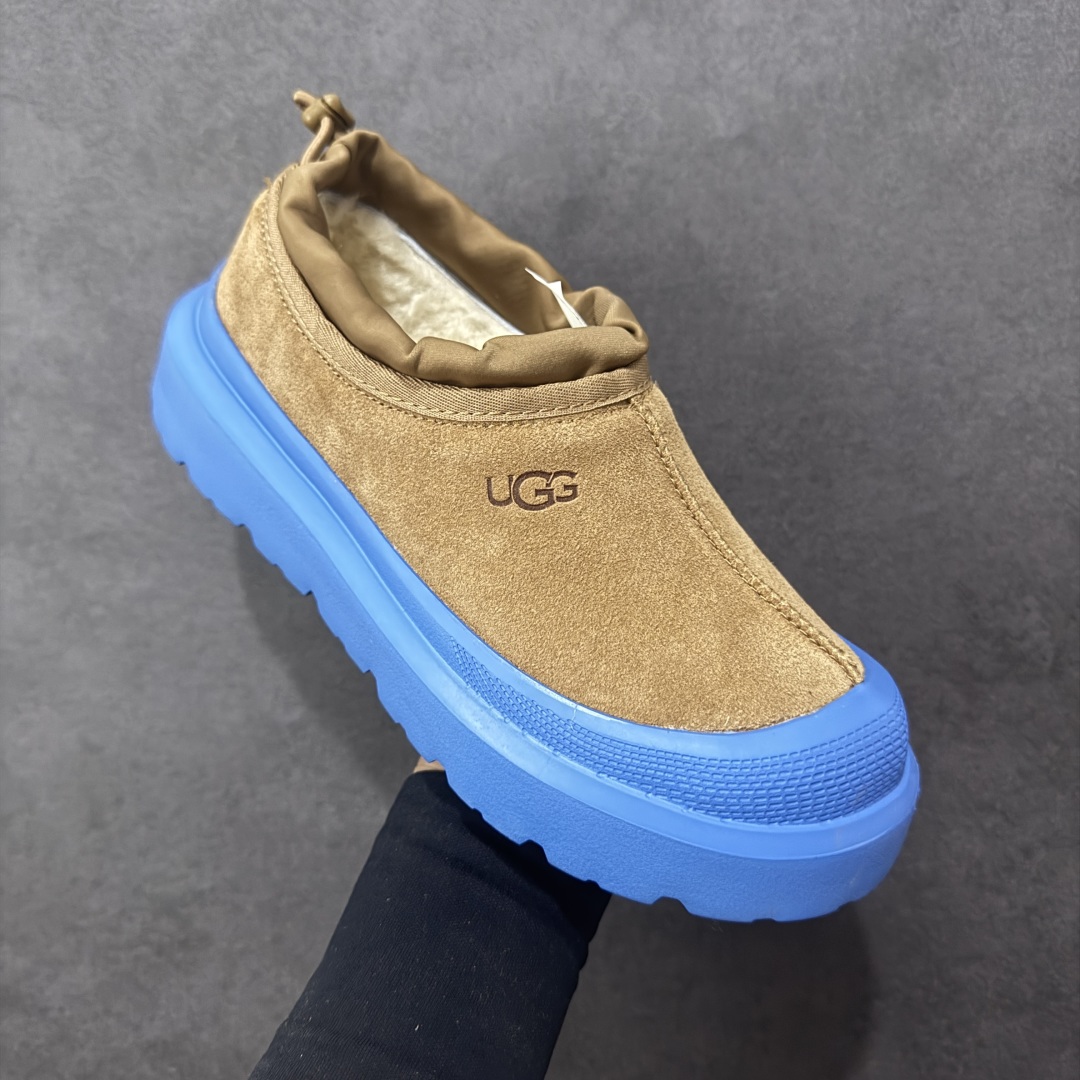 图片[3]-【SP顶级版】UGG 1144096 塔尔曼秋冬羊毛一体雪地靴 原代工厂隆丰A级真羊毛皮一体完全遵循正平正品，精选A级羊皮毛一体材质，内里毛绒如云朵般包裹双脚，白带恒温属性一寒锁温抗冻，股季透气排湿，让双脚时刻处于干爽舒适的状态，轻量化设计搭配柔韧鞋底，每一步都似踩在软垫上，再加上贴合足型的弧度与足跟支撑，无论是居家休憩,外出通勤还是日常跑腿，全天行走也无负担。 从经典高筒靴到简约拖鞋，从基础中性色到潮流设计，既能与牛仔裤、卫衣打造随性日常，也能搭配裙子、男女同款更能轻松适配情侣穿搭。 优质羊皮毛天生耐磨损，搭配扎实工艺与防水科技加持，能抵御日常磨损与雨雪侵袭。一双穿数年仍能保持柔软质感💪🏻 尺码：35-45-选品中心