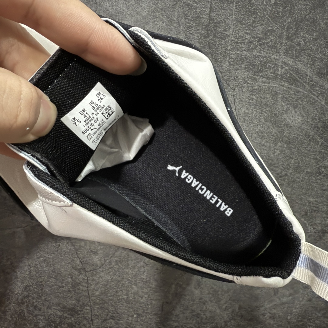 图片[7]-【首发版】Balenciaga 巴黎世家联名款The Open Product x Puma Speedcat 极速赛车系列彪马低帮生活休闲鞋 原装档案原数据纸版楦型 采用原厂皮料材质 二次成型\’猛帮\’成型工艺 全球知名运动品牌PUMA宝马赛车系列，融合了宝马车队的标志性配色，以趣味十足又前卫复古的设计引领潮流，将赛道精神融入街头时尚，开启前卫竞速之旅。自1978年巴伐利亚车队走上世界舞台，宝马赛车就在全球汽车制造和赛车运动领域留下了浓墨重彩的一笔。全新的两款BMW MMS Roma与BMW MMS Speedboat鞋款，均从宝马车型中汲取灵感。以黑或白为底色，融入经典配色，主打前卫复古风。Roma鞋款的鞋侧以复古的流线造型，缀以宝马经典Logo，巧妙吸睛；而Speedcat鞋款以亮眼三色条纹元素缀以舒适鞋面，赋予了独特的个性美学，演绎赛车的无尽能量 货号 406515-02 尺码 36 37 38 39 40 41 42 43 44 45 ｛官方同布 无半码｝ ⚠️-选品中心