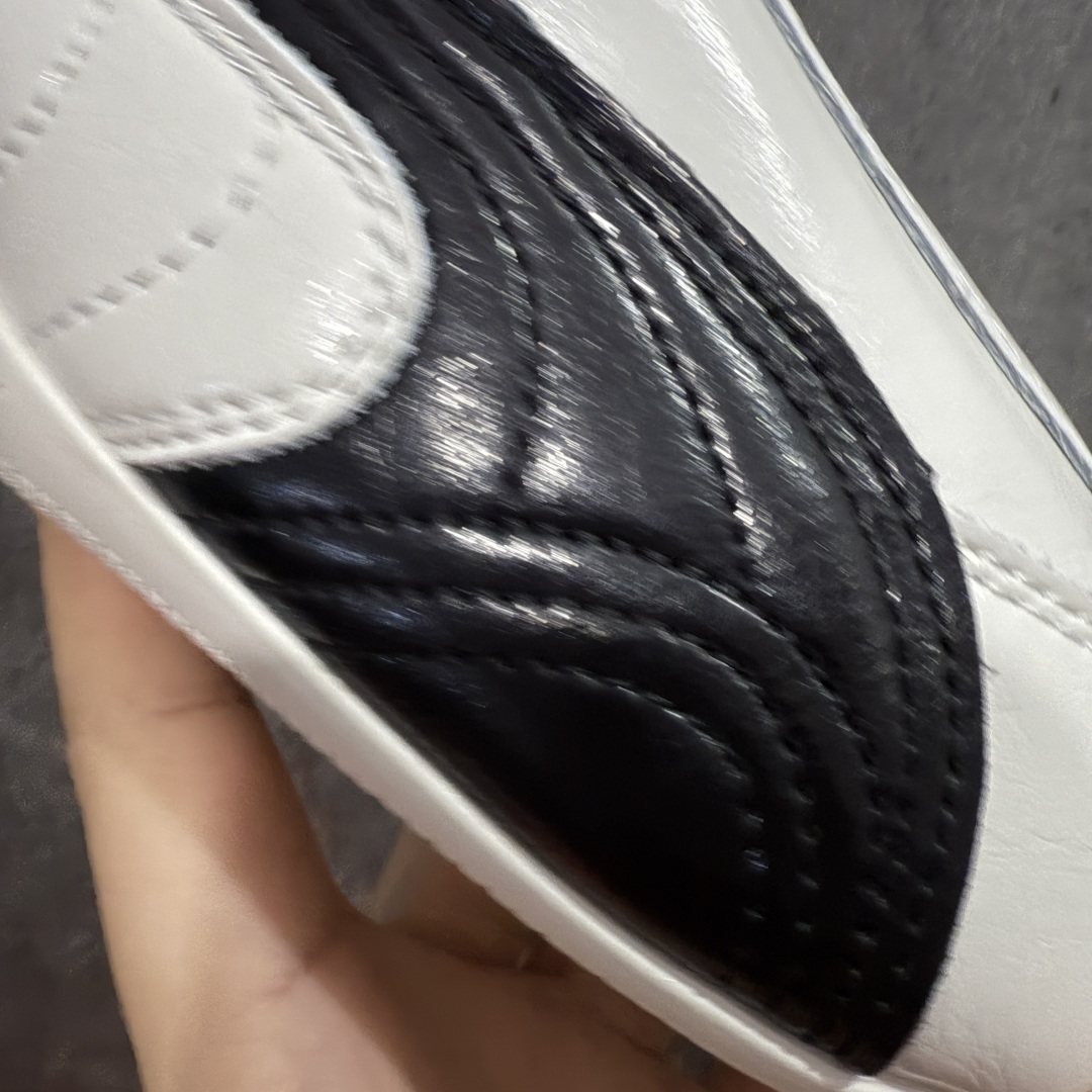 图片[4]-【首发版】Balenciaga 巴黎世家联名款The Open Product x Puma Speedcat 极速赛车系列彪马低帮生活休闲鞋 原装档案原数据纸版楦型 采用原厂皮料材质 二次成型\’猛帮\’成型工艺 全球知名运动品牌PUMA宝马赛车系列，融合了宝马车队的标志性配色，以趣味十足又前卫复古的设计引领潮流，将赛道精神融入街头时尚，开启前卫竞速之旅。自1978年巴伐利亚车队走上世界舞台，宝马赛车就在全球汽车制造和赛车运动领域留下了浓墨重彩的一笔。全新的两款BMW MMS Roma与BMW MMS Speedboat鞋款，均从宝马车型中汲取灵感。以黑或白为底色，融入经典配色，主打前卫复古风。Roma鞋款的鞋侧以复古的流线造型，缀以宝马经典Logo，巧妙吸睛；而Speedcat鞋款以亮眼三色条纹元素缀以舒适鞋面，赋予了独特的个性美学，演绎赛车的无尽能量 货号 406515-02 尺码 36 37 38 39 40 41 42 43 44 45 ｛官方同布 无半码｝ ⚠️-选品中心