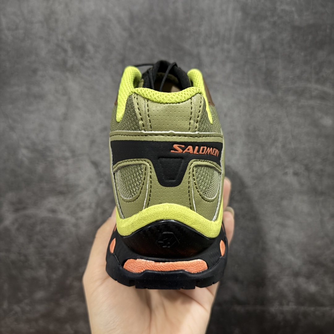 图片[4]-【绿x升级版】Salomon XT-QUEST ADV 萨洛蒙情侣款户外机能鞋 绿色 491258 全新绿x升级版 品质大改进 ‼️ 全鞋改进为原厂一致材料打造 全新修长鞋型 相对老版臃肿鞋型 此版的版型更正 全新玻璃冲刀 清洁度提升 同步原版左右鞋带孔的间距加大（之前老版间距太小） 网面与鞋头材料校对一致无色差（老版网面有色差） 鞋后跟反口V字定型同步zp（老版臃肿为U字后跟反口） 鞋舌两侧鞋帮脚踝处更加直挺（之前老版往中间踏） 鞋盒黑盒改正为原版牛皮纸鞋盒 鞋头处添加☯️太极标 所有细节多次修改校正 坚持同步原版无差别 毋庸置疑全市场最好的版本💪🏻终端优势供应 尺码：36-46-选品中心