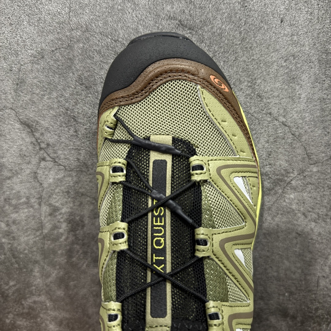图片[5]-【绿x升级版】Salomon XT-QUEST ADV 萨洛蒙情侣款户外机能鞋 绿色 491258 全新绿x升级版 品质大改进 ‼️ 全鞋改进为原厂一致材料打造 全新修长鞋型 相对老版臃肿鞋型 此版的版型更正 全新玻璃冲刀 清洁度提升 同步原版左右鞋带孔的间距加大（之前老版间距太小） 网面与鞋头材料校对一致无色差（老版网面有色差） 鞋后跟反口V字定型同步zp（老版臃肿为U字后跟反口） 鞋舌两侧鞋帮脚踝处更加直挺（之前老版往中间踏） 鞋盒黑盒改正为原版牛皮纸鞋盒 鞋头处添加☯️太极标 所有细节多次修改校正 坚持同步原版无差别 毋庸置疑全市场最好的版本💪🏻终端优势供应 尺码：36-46-选品中心