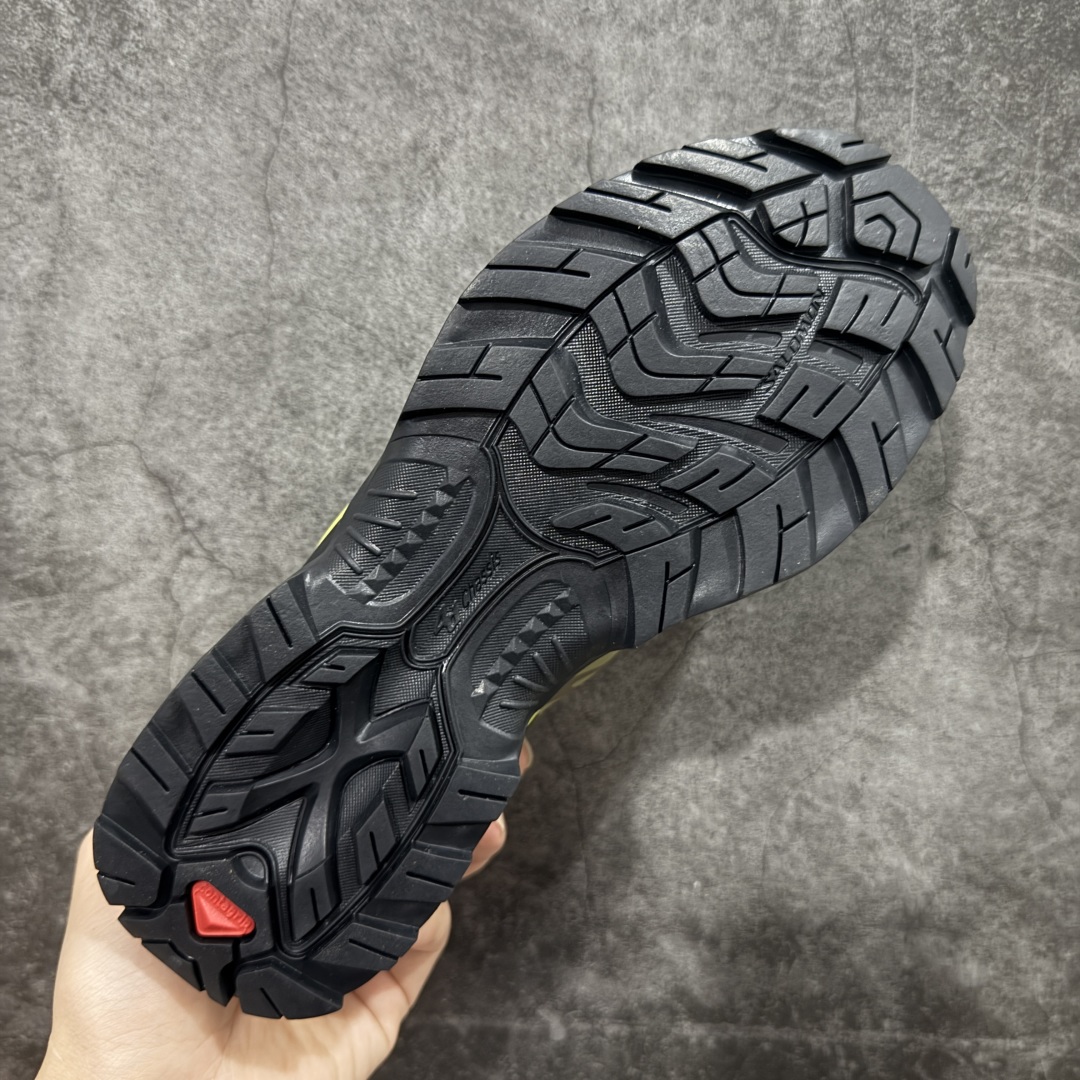 图片[9]-【绿x升级版】Salomon XT-QUEST ADV 萨洛蒙情侣款户外机能鞋 绿色 491258 全新绿x升级版 品质大改进 ‼️ 全鞋改进为原厂一致材料打造 全新修长鞋型 相对老版臃肿鞋型 此版的版型更正 全新玻璃冲刀 清洁度提升 同步原版左右鞋带孔的间距加大（之前老版间距太小） 网面与鞋头材料校对一致无色差（老版网面有色差） 鞋后跟反口V字定型同步zp（老版臃肿为U字后跟反口） 鞋舌两侧鞋帮脚踝处更加直挺（之前老版往中间踏） 鞋盒黑盒改正为原版牛皮纸鞋盒 鞋头处添加☯️太极标 所有细节多次修改校正 坚持同步原版无差别 毋庸置疑全市场最好的版本💪🏻终端优势供应 尺码：36-46-选品中心