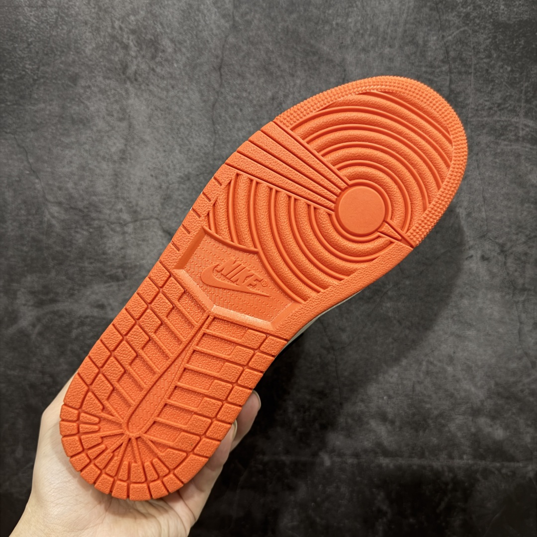 图片[9]-【DG纯原】Air Jordan 1 High OG “Shattered Backboard” 2025年复刻 扣碎篮板 DZ5485-008 高端零售特供批次 产品品控稳定性领先行业 各方面均可对飙LJR版 一切细节材料对比原版 SZ原厂全套原楦原纸板冲刀磨具开发 原厂皮料加持 原厂港宝加持定型后跟R度完美 同源原厂电绣 飞翼针数密度立体效果一致 百分百一致原鞋 原厂拉帮工艺 针距密度一致 后跟弧度收口自然不对折 极致一眼正品既视感 进口玻璃冲刀皮料裁剪零毛边 全鞋电脑针车工艺 品控清洁度最高QC检验标准 免检产品 原厂订购鞋盒、鞋标、防尘纸、鞋撑、鞋带 追求极致的原厂味道 尺码：40 40.5 41 42 42.5 43 44 44.5 45 46 47.5-选品中心