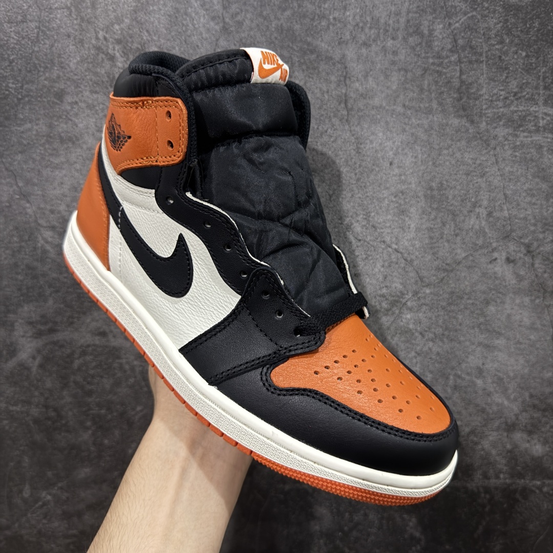 图片[3]-【DG纯原】Air Jordan 1 High OG “Shattered Backboard” 2025年复刻 扣碎篮板 DZ5485-008 高端零售特供批次 产品品控稳定性领先行业 各方面均可对飙LJR版 一切细节材料对比原版 SZ原厂全套原楦原纸板冲刀磨具开发 原厂皮料加持 原厂港宝加持定型后跟R度完美 同源原厂电绣 飞翼针数密度立体效果一致 百分百一致原鞋 原厂拉帮工艺 针距密度一致 后跟弧度收口自然不对折 极致一眼正品既视感 进口玻璃冲刀皮料裁剪零毛边 全鞋电脑针车工艺 品控清洁度最高QC检验标准 免检产品 原厂订购鞋盒、鞋标、防尘纸、鞋撑、鞋带 追求极致的原厂味道 尺码：40 40.5 41 42 42.5 43 44 44.5 45 46 47.5-选品中心