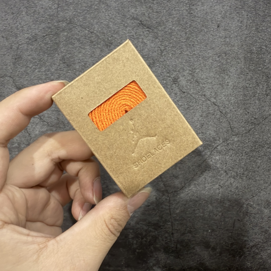 图片[9]-【DG纯原】Air Jordan 1 High OG “Shattered Backboard” 2025年复刻 扣碎篮板 DZ5485-008 高端零售特供批次 产品品控稳定性领先行业 各方面均可对飙LJR版 一切细节材料对比原版 SZ原厂全套原楦原纸板冲刀磨具开发 原厂皮料加持 原厂港宝加持定型后跟R度完美 同源原厂电绣 飞翼针数密度立体效果一致 百分百一致原鞋 原厂拉帮工艺 针距密度一致 后跟弧度收口自然不对折 极致一眼正品既视感 进口玻璃冲刀皮料裁剪零毛边 全鞋电脑针车工艺 品控清洁度最高QC检验标准 免检产品 原厂订购鞋盒、鞋标、防尘纸、鞋撑、鞋带 追求极致的原厂味道 尺码：40 40.5 41 42 42.5 43 44 44.5 45 46 47.5-选品中心