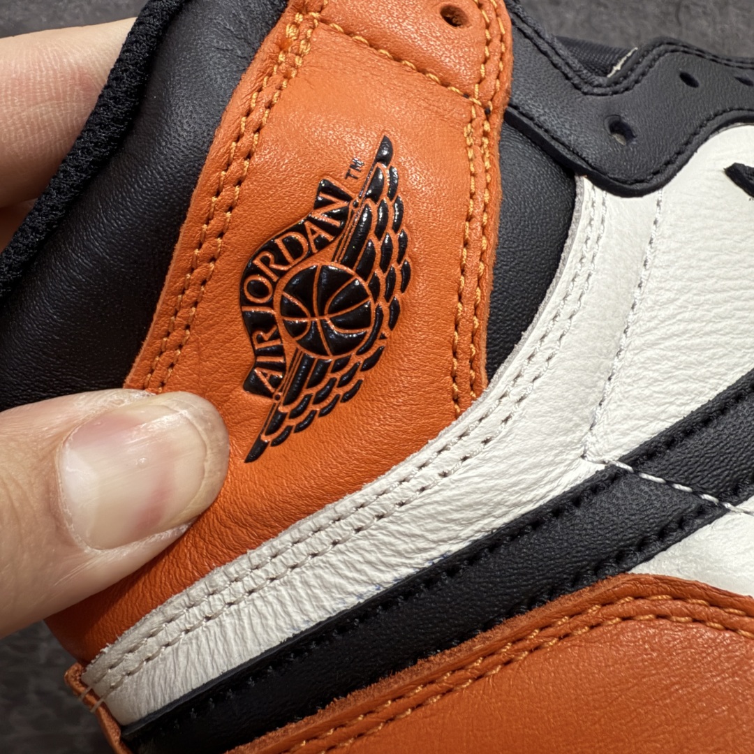 图片[3]-【DG纯原】Air Jordan 1 High OG “Shattered Backboard” 2025年复刻 扣碎篮板 DZ5485-008 高端零售特供批次 产品品控稳定性领先行业 各方面均可对飙LJR版 一切细节材料对比原版 SZ原厂全套原楦原纸板冲刀磨具开发 原厂皮料加持 原厂港宝加持定型后跟R度完美 同源原厂电绣 飞翼针数密度立体效果一致 百分百一致原鞋 原厂拉帮工艺 针距密度一致 后跟弧度收口自然不对折 极致一眼正品既视感 进口玻璃冲刀皮料裁剪零毛边 全鞋电脑针车工艺 品控清洁度最高QC检验标准 免检产品 原厂订购鞋盒、鞋标、防尘纸、鞋撑、鞋带 追求极致的原厂味道 尺码：40 40.5 41 42 42.5 43 44 44.5 45 46 47.5-选品中心