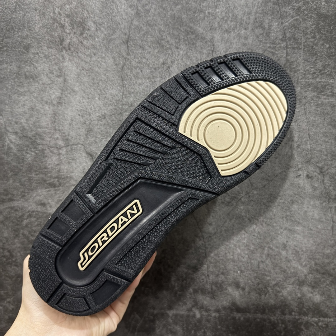 图片[9]-【纯原N版】Air Jordan Legacy AJ312 Low 低帮复古篮球鞋 黑棕爆裂纹CD7069-003 市场最强独一档产物 全套原纸板楦头开发 原厂大底磨具加持立体防滑纹理 原档数据后跟TPU子母扣魔术贴 原装可视Air Sole气垫 原汁原味最完美的312代版型 唯一正确鞋头趴度弧度高度鞋身腰线 进口港宝加持 后跟自然饱满 全鞋荧光划线卡点 追求极致完美 每一双都是工艺品 多重QC质检 超越公司货的品控标准 实实在在的免检产品 鞋身采用了皮革材质打造 横跨鞋面的魔术贴十分吸睛 侧面的Swoosh Logo的一部分被鞋面遮挡了一部分 颇具玩味 魔术贴上标有NK标识 而鞋舌上是Jordan的经典红色飞翼Logo 后跟和鞋底均采用了AJ3的设计 后跟上同样也使用了经典的爆裂纹图案 尺码：36-47.5-选品中心