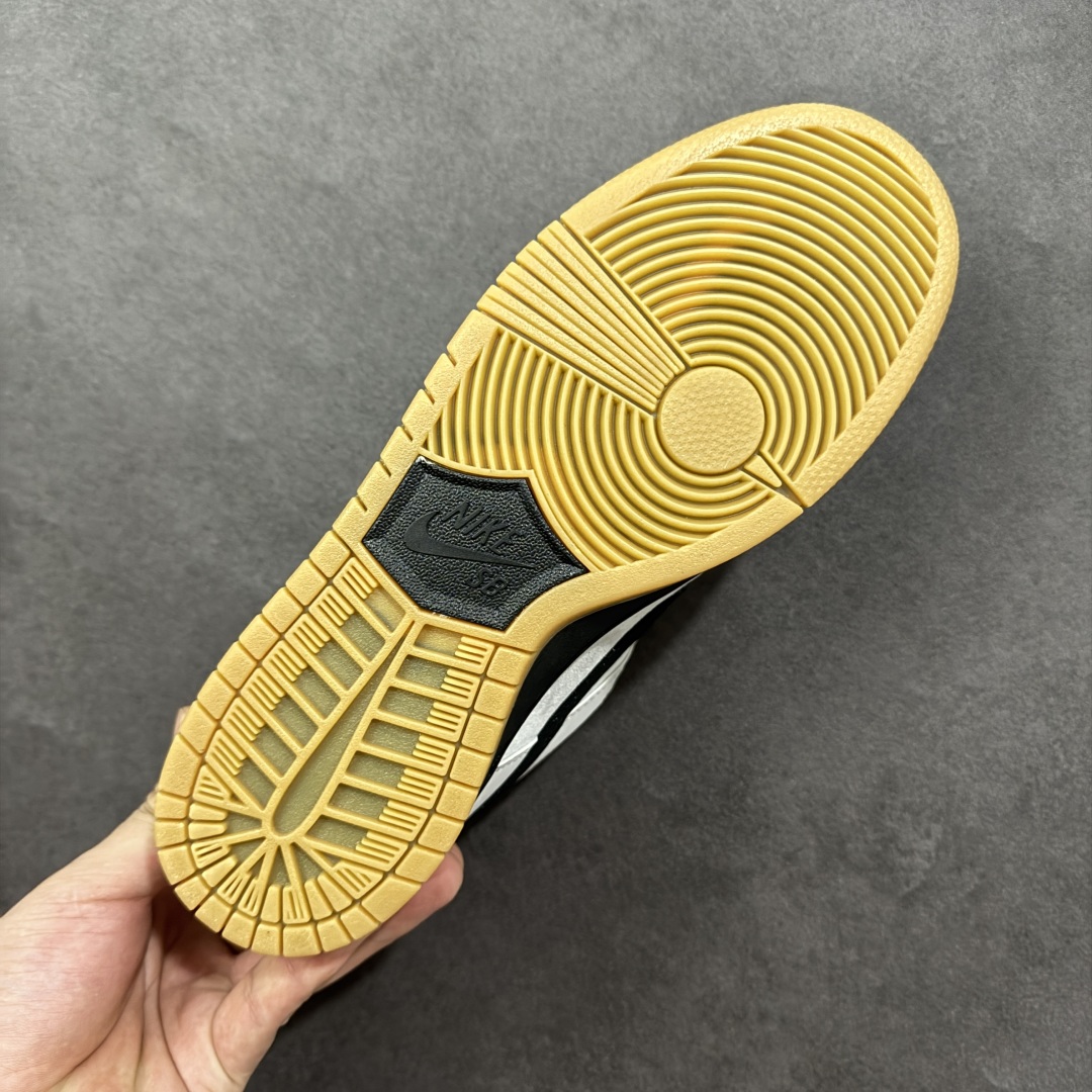 图片[9]-【公司级】NIKE SB Dunk Low Pro 灰黑 公司级出品 极力推荐 原装头层材料 独家版型蒸餾加工 帶來的是更好的视觉和脚感体验 大厂纯原品质出货 清洁度 电绣工艺 皮料切割干净无任何毛边 细节完美 货号：FJ1674-002 尺码：36 36.5 37.5 38 38.5 39 40 40.5 41 42 42.5 43 44 44.5 45-选品中心