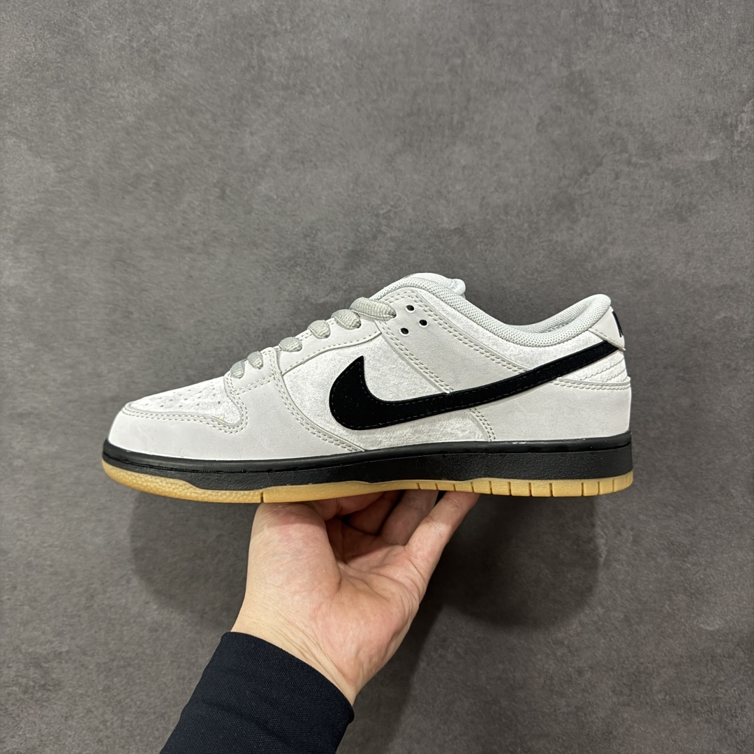 图片[2]-【公司级】NIKE SB Dunk Low Pro 灰黑 公司级出品 极力推荐 原装头层材料 独家版型蒸餾加工 帶來的是更好的视觉和脚感体验 大厂纯原品质出货 清洁度 电绣工艺 皮料切割干净无任何毛边 细节完美 货号：FJ1674-002 尺码：36 36.5 37.5 38 38.5 39 40 40.5 41 42 42.5 43 44 44.5 45-选品中心