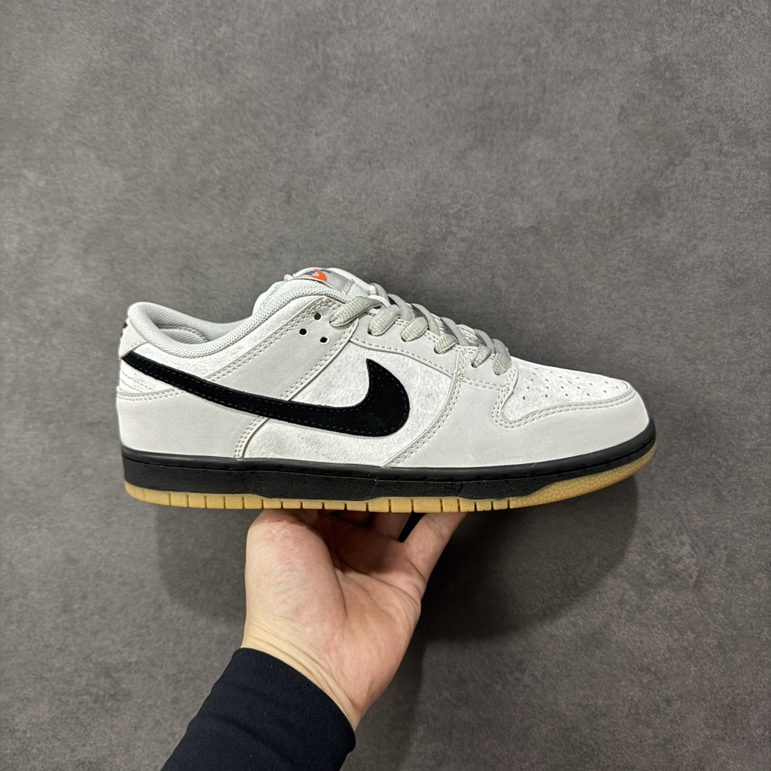 【公司级】NIKE SB Dunk Low Pro 灰黑 公司级出品 极力推荐 原装头层材料 独家版型蒸餾加工 帶來的是更好的视觉和脚感体验 大厂纯原品质出货 清洁度 电绣工艺 皮料切割干净无任何毛边 细节完美 货号：FJ1674-002 尺码：36 36.5 37.5 38 38.5 39 40 40.5 41 42 42.5 43 44 44.5 45-选品中心