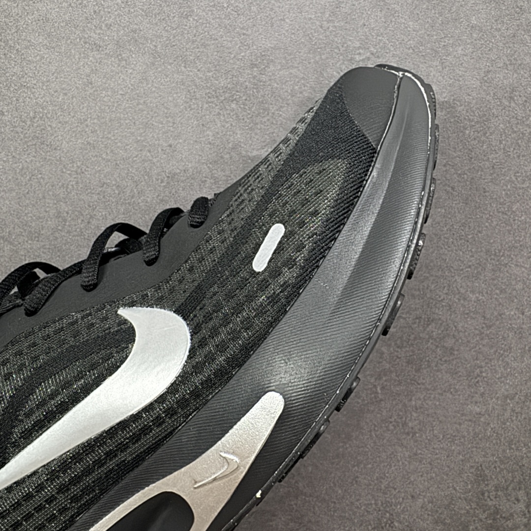 图片[5]-【公司级】NK Journey Run 旅程慢跑系列低帮轻质缓震休闲运动公路跑步鞋 采用科技织法轻盈织物合成鞋面材质 搭载柔软厚实ComfiRide 泡绵缓震组合外置防滑耐磨橡胶底片 穿上 Journey Run 公路跑步鞋 尽情畅跑 享受每一步的风景 搭载柔软厚实的 ComfiRide 泡绵缓震配置 助你征服充满挑战的路面 大步流星 微笑前行 该鞋款舒适非凡 让你爱不释脚 货号：IM3374-001 尺码：35.5-45-选品中心