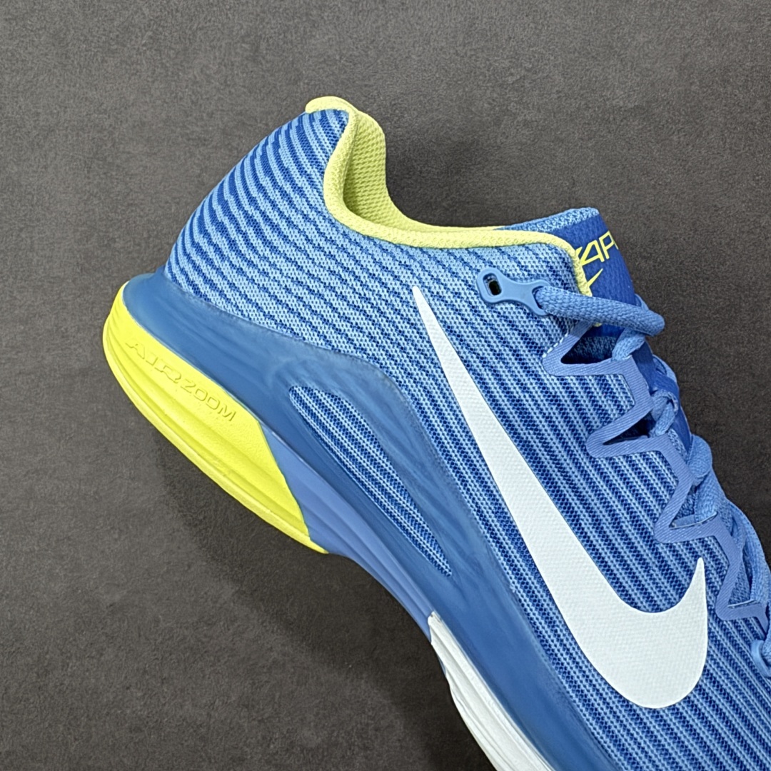 图片[6]-【外贸版】Nike Zoom Vapor 12 HC 舒适 低帮 网球鞋 FV5554-400 郑钦文同款上脚 网球实战必穿款 颜值与实用性兼具 轻质网眼鞋面，透气又轻盈 Air Zoom 缓震配置超给力，击球冲击能有效吸收，缓震回弹超舒适，启动反馈也很赞。 鞋身流线型设计，减少空气阻力，灵活性拉满 鞋底橡胶耐磨，硬地抓地力强，多方向人字纹，急停、变向都稳 中足锁定稳，侧向支撑靠谱，鞋楦贴合度适中，打球时脚在鞋里不乱晃，能专注赢球 简约设计适配多种风格，运动与日常场景无缝切换 轻量化与透气性 网面材质减轻重量，长时间穿着舒适 尺码：36-47-选品中心