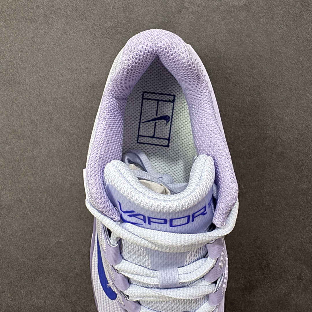 图片[7]-【外贸版】Nike Zoom Vapor 12 HC 舒适 低帮 网球鞋 FV5554-500 郑钦文同款上脚 网球实战必穿款 颜值与实用性兼具 轻质网眼鞋面，透气又轻盈 Air Zoom 缓震配置超给力，击球冲击能有效吸收，缓震回弹超舒适，启动反馈也很赞。 鞋身流线型设计，减少空气阻力，灵活性拉满 鞋底橡胶耐磨，硬地抓地力强，多方向人字纹，急停、变向都稳 中足锁定稳，侧向支撑靠谱，鞋楦贴合度适中，打球时脚在鞋里不乱晃，能专注赢球 简约设计适配多种风格，运动与日常场景无缝切换 轻量化与透气性 网面材质减轻重量，长时间穿着舒适 尺码：36-47-选品中心