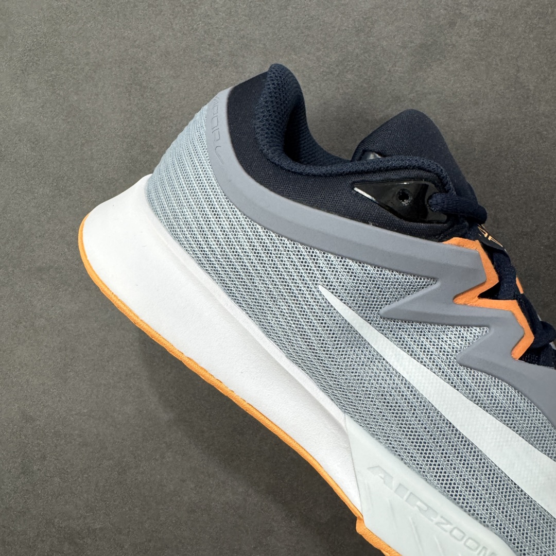 图片[6]-【外贸版】Nike Vapor Pro 3 Premium 简约时尚百搭经典 减震 低帮 网球鞋 FZ2161-400 颜值与实用性兼具 轻质网眼鞋面，透气又轻盈 Air Zoom 缓震配置超给力，击球冲击能有效吸收，缓震回弹超舒适，启动反馈也很赞。 鞋身流线型设计，减少空气阻力，灵活性拉满 鞋底橡胶耐磨，硬地抓地力强，多方向人字纹，急停、变向都稳 中足锁定稳，侧向支撑靠谱，鞋楦贴合度适中，打球时脚在鞋里不乱晃，能专注赢球 简约设计适配多种风格，运动与日常场景无缝切换 轻量化与透气性 网面材质减轻重量，长时间穿着舒适 尺码：36-47-选品中心