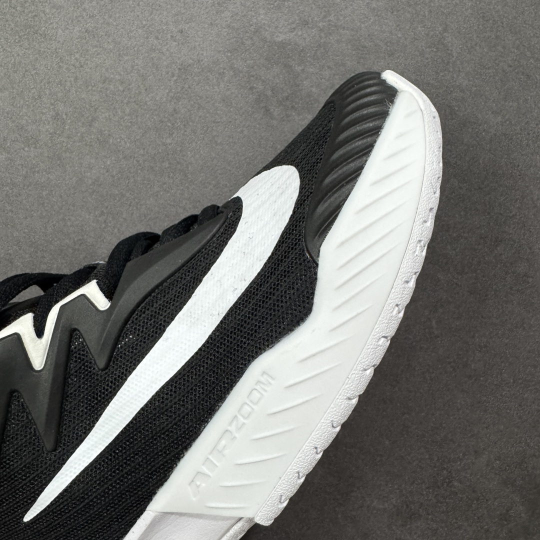 图片[5]-【外贸版】Nike Vapor Pro 3 Premium 简约时尚百搭经典 减震 低帮 网球鞋 FZ2161-002 颜值与实用性兼具 轻质网眼鞋面，透气又轻盈 Air Zoom 缓震配置超给力，击球冲击能有效吸收，缓震回弹超舒适，启动反馈也很赞。 鞋身流线型设计，减少空气阻力，灵活性拉满 鞋底橡胶耐磨，硬地抓地力强，多方向人字纹，急停、变向都稳 中足锁定稳，侧向支撑靠谱，鞋楦贴合度适中，打球时脚在鞋里不乱晃，能专注赢球 简约设计适配多种风格，运动与日常场景无缝切换 轻量化与透气性 网面材质减轻重量，长时间穿着舒适 尺码：36-47-选品中心