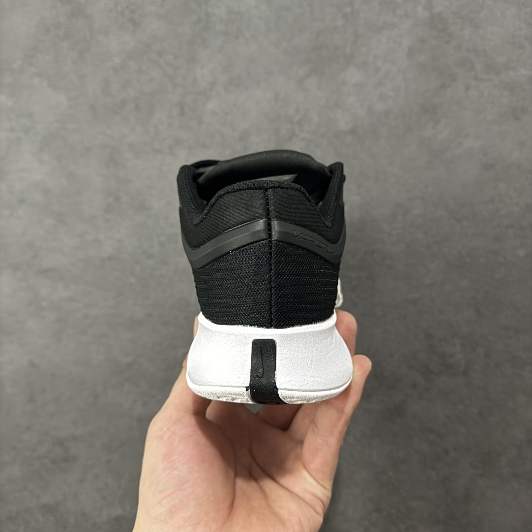 图片[4]-【外贸版】Nike Vapor Pro 3 Premium 简约时尚百搭经典 减震 低帮 网球鞋 FZ2161-002 颜值与实用性兼具 轻质网眼鞋面，透气又轻盈 Air Zoom 缓震配置超给力，击球冲击能有效吸收，缓震回弹超舒适，启动反馈也很赞。 鞋身流线型设计，减少空气阻力，灵活性拉满 鞋底橡胶耐磨，硬地抓地力强，多方向人字纹，急停、变向都稳 中足锁定稳，侧向支撑靠谱，鞋楦贴合度适中，打球时脚在鞋里不乱晃，能专注赢球 简约设计适配多种风格，运动与日常场景无缝切换 轻量化与透气性 网面材质减轻重量，长时间穿着舒适 尺码：36-47-选品中心