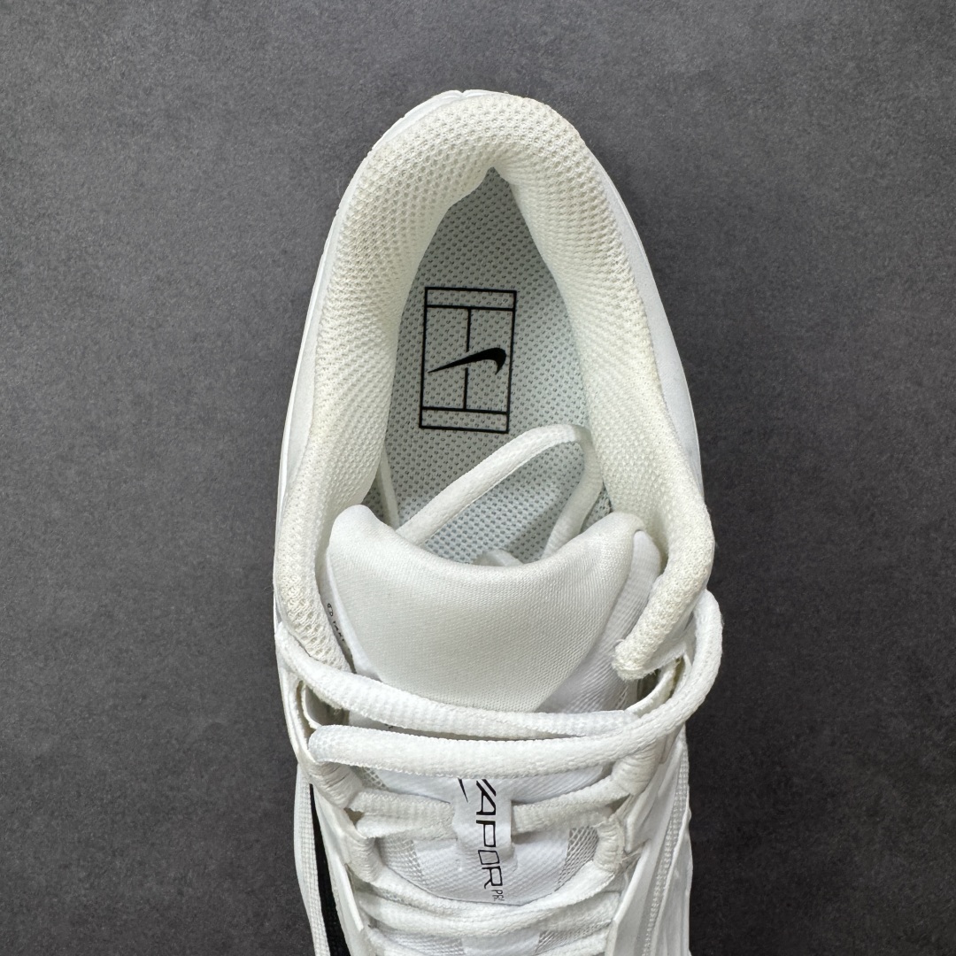 图片[7]-【外贸版】Nike Vapor Pro 3 Premium 简约时尚百搭经典 减震 低帮 网球鞋 FZ2158-101 颜值与实用性兼具 轻质网眼鞋面，透气又轻盈 Air Zoom 缓震配置超给力，击球冲击能有效吸收，缓震回弹超舒适，启动反馈也很赞。 鞋身流线型设计，减少空气阻力，灵活性拉满 鞋底橡胶耐磨，硬地抓地力强，多方向人字纹，急停、变向都稳 中足锁定稳，侧向支撑靠谱，鞋楦贴合度适中，打球时脚在鞋里不乱晃，能专注赢球 简约设计适配多种风格，运动与日常场景无缝切换 轻量化与透气性 网面材质减轻重量，长时间穿着舒适 尺码：36-47-选品中心