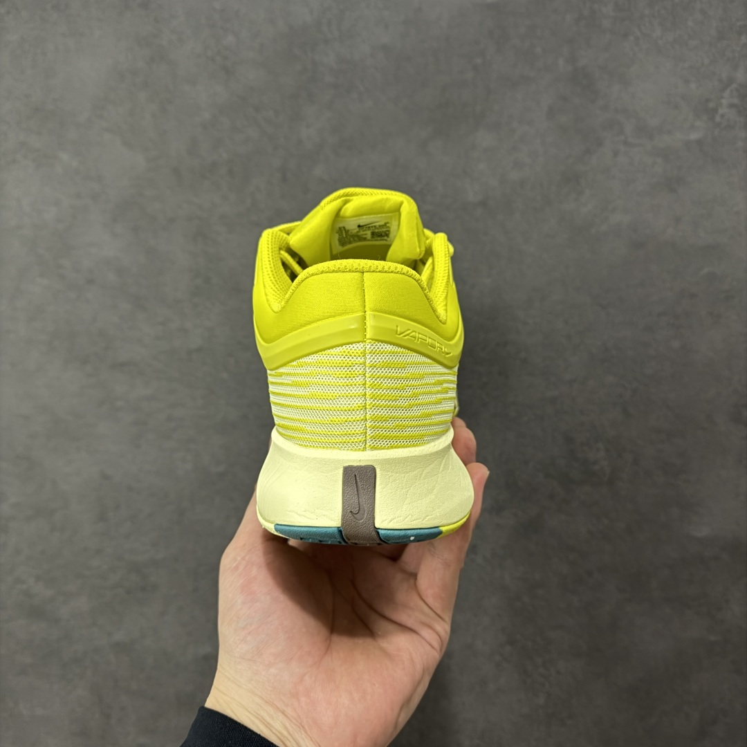 图片[4]-【外贸版】Nike Vapor Pro 3 Premium 简约时尚百搭经典 减震 低帮 网球鞋 HF7829-300 颜值与实用性兼具 轻质网眼鞋面，透气又轻盈 Air Zoom 缓震配置超给力，击球冲击能有效吸收，缓震回弹超舒适，启动反馈也很赞。 鞋身流线型设计，减少空气阻力，灵活性拉满 鞋底橡胶耐磨，硬地抓地力强，多方向人字纹，急停、变向都稳 中足锁定稳，侧向支撑靠谱，鞋楦贴合度适中，打球时脚在鞋里不乱晃，能专注赢球 简约设计适配多种风格，运动与日常场景无缝切换 轻量化与透气性 网面材质减轻重量，长时间穿着舒适 尺码：36-47-选品中心