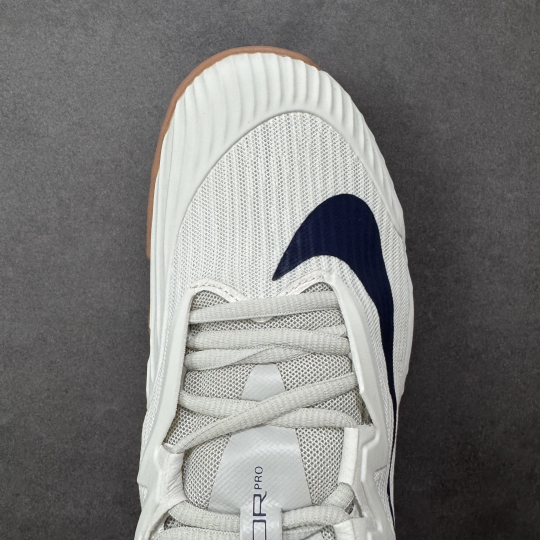 图片[8]-【外贸版】Nike Vapor Pro 3 Premium 简约时尚百搭经典 减震 低帮 网球鞋 FZ2161-100 颜值与实用性兼具 轻质网眼鞋面，透气又轻盈 Air Zoom 缓震配置超给力，击球冲击能有效吸收，缓震回弹超舒适，启动反馈也很赞。 鞋身流线型设计，减少空气阻力，灵活性拉满 鞋底橡胶耐磨，硬地抓地力强，多方向人字纹，急停、变向都稳 中足锁定稳，侧向支撑靠谱，鞋楦贴合度适中，打球时脚在鞋里不乱晃，能专注赢球 简约设计适配多种风格，运动与日常场景无缝切换 轻量化与透气性 网面材质减轻重量，长时间穿着舒适 尺码：36-47-选品中心