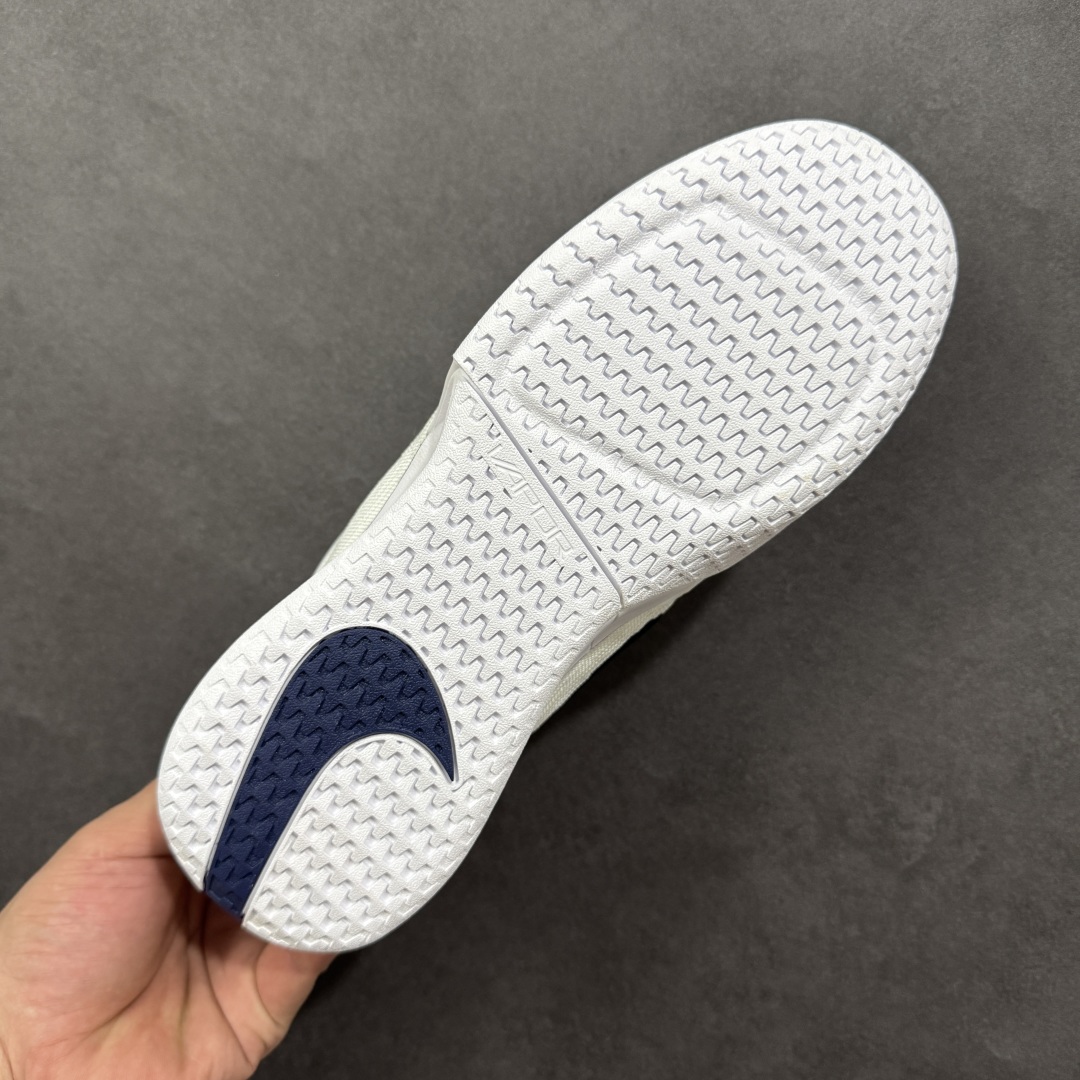 图片[9]-【外贸版】Nike Vapor Pro 3 Premium 简约时尚百搭经典 减震 低帮 网球鞋 IB3973-100 颜值与实用性兼具 轻质网眼鞋面，透气又轻盈 Air Zoom 缓震配置超给力，击球冲击能有效吸收，缓震回弹超舒适，启动反馈也很赞。 鞋身流线型设计，减少空气阻力，灵活性拉满 鞋底橡胶耐磨，硬地抓地力强，多方向人字纹，急停、变向都稳 中足锁定稳，侧向支撑靠谱，鞋楦贴合度适中，打球时脚在鞋里不乱晃，能专注赢球 简约设计适配多种风格，运动与日常场景无缝切换 轻量化与透气性 网面材质减轻重量，长时间穿着舒适 尺码：36-47-选品中心