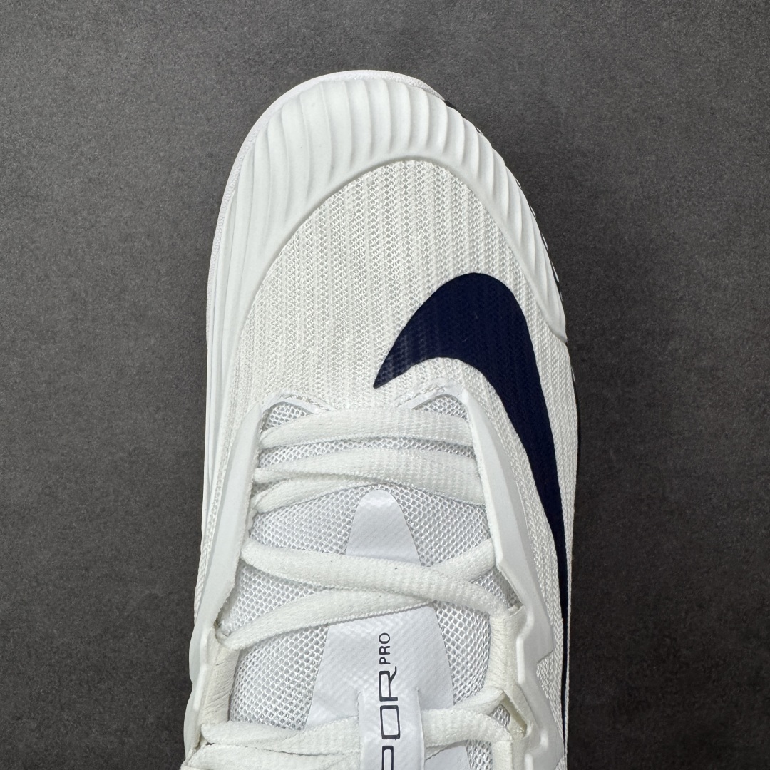 图片[8]-【外贸版】Nike Vapor Pro 3 Premium 简约时尚百搭经典 减震 低帮 网球鞋 IB3973-100 颜值与实用性兼具 轻质网眼鞋面，透气又轻盈 Air Zoom 缓震配置超给力，击球冲击能有效吸收，缓震回弹超舒适，启动反馈也很赞。 鞋身流线型设计，减少空气阻力，灵活性拉满 鞋底橡胶耐磨，硬地抓地力强，多方向人字纹，急停、变向都稳 中足锁定稳，侧向支撑靠谱，鞋楦贴合度适中，打球时脚在鞋里不乱晃，能专注赢球 简约设计适配多种风格，运动与日常场景无缝切换 轻量化与透气性 网面材质减轻重量，长时间穿着舒适 尺码：36-47-选品中心
