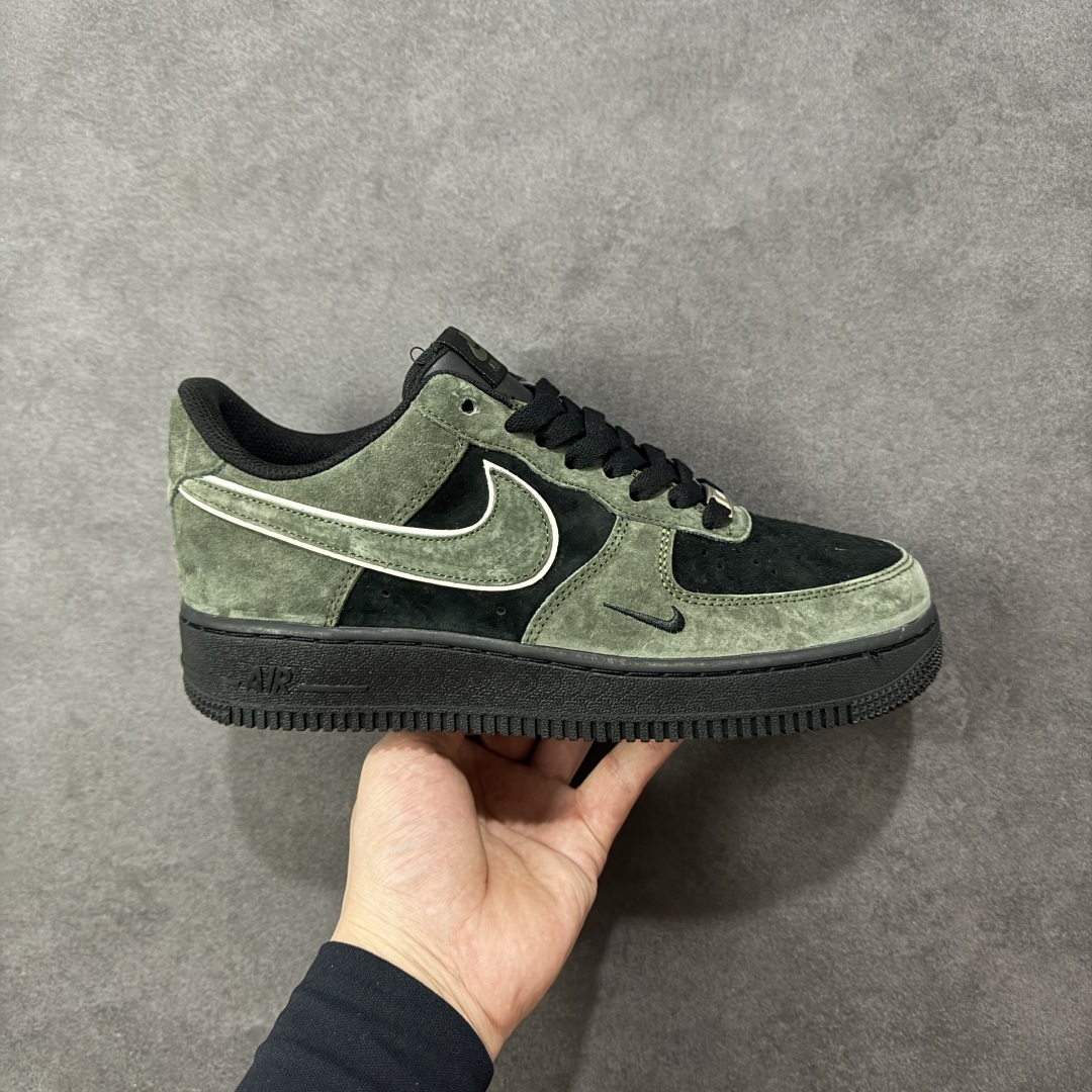【定制版】Nike Air Force 1 07 Low “军绿黑”全麂皮 秋冬 空军一号 低帮休闲板鞋 定制皮料 原盒原包装 原楦头原纸板 纯正版型 内置全掌气垫 货号：ZH0316-132 尺码：36 36.5 37.5 38 38.5 39 40 40.5 41 42 42.5 43 44 44.5 45 编码：HXSA310320-选品中心
