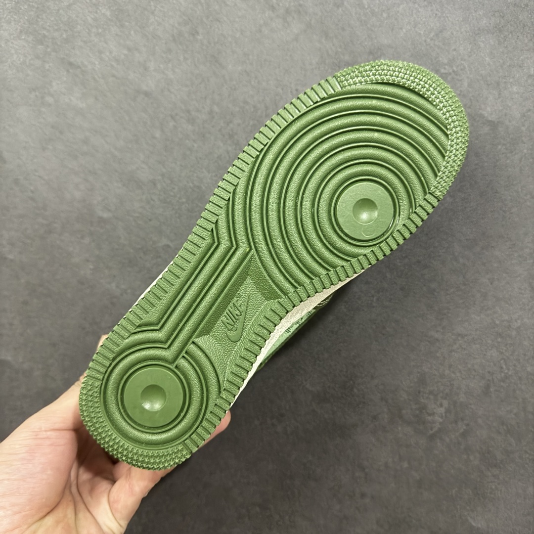 图片[9]-【定制版】Nike Air Force 1\’07 Low LV联名 浅绿墨绿 空军一号低帮休闲板鞋  #防水牛仔布双拼 工艺难度大 原楦头原纸板 高端定制鞋盒 原厂鞋底 超高清洁度 细节完美 货号：YF9511-822  尺码：36 36.5 37.5 38 38.5 39 40 40.5 41 42 42.5 43 44 44.5 45-选品中心