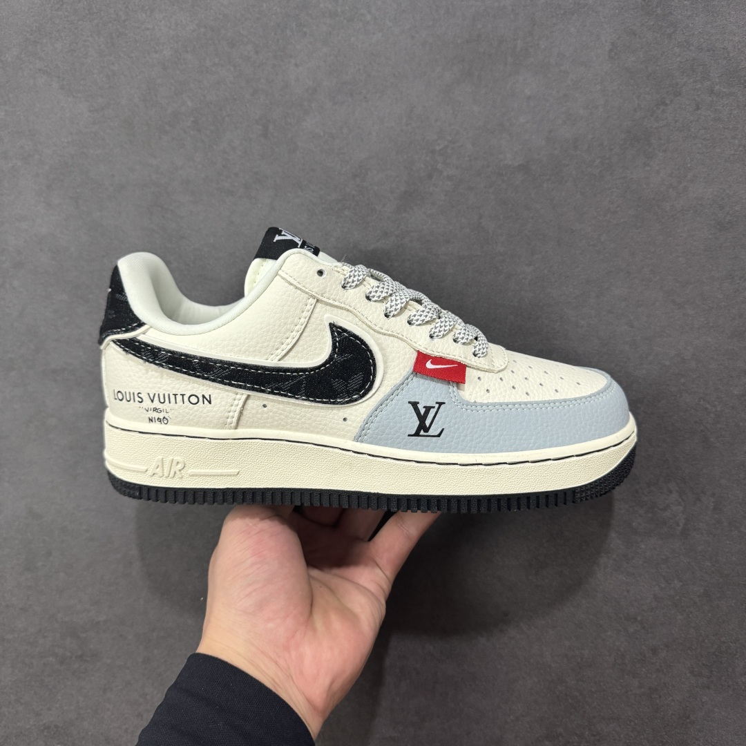 【定制版】Nike Air Force1 07 low LV联名定制空军 #原楦头原纸板 打造纯正空军版型 #专注外贸渠道 全掌内置蜂窝气垫 #原盒配件 原厂中底钢印、拉帮完美 货号：DD1982-320 尺码：36 36.5 37.5 38 38.5 39 40 40.5 41 42 42.5 43 44 45 编码：HXSB310320-选品中心