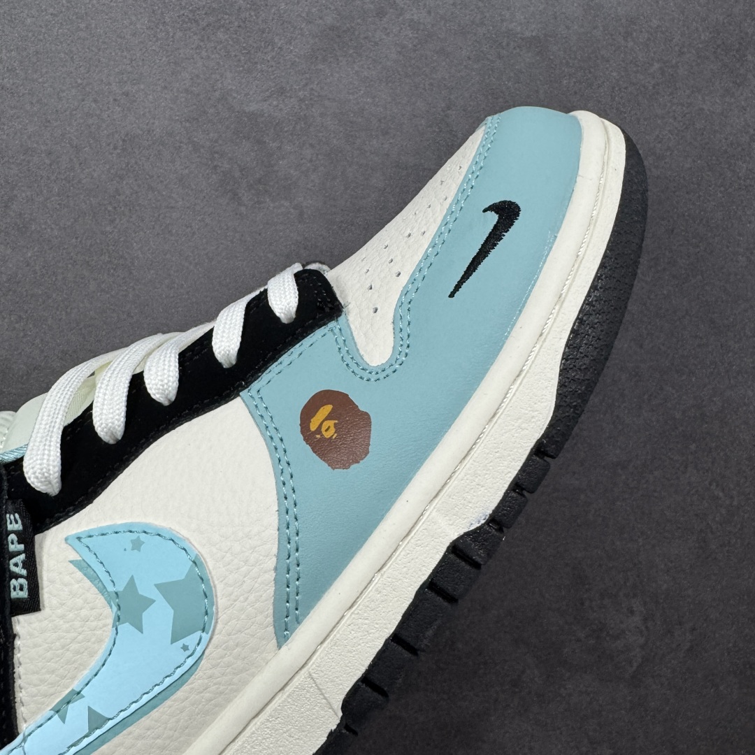 图片[5]-【定制版】NK SB Dunk Low x BAPE 低帮猿人头联名蓝白小勾 纯原大厂出品 极力推荐 原装头层材料 独家版型蒸餾加工 帶來的是更好的视觉和脚感体验 大厂纯原品质出货 清洁度 电绣工艺 皮料切割干净无任何毛边 细节完美 货号：SJ8888-002 尺码：36 36.5 37.5 38 38.5 39 40 40.5 41 42 42.5 43 44 44.5 45-选品中心