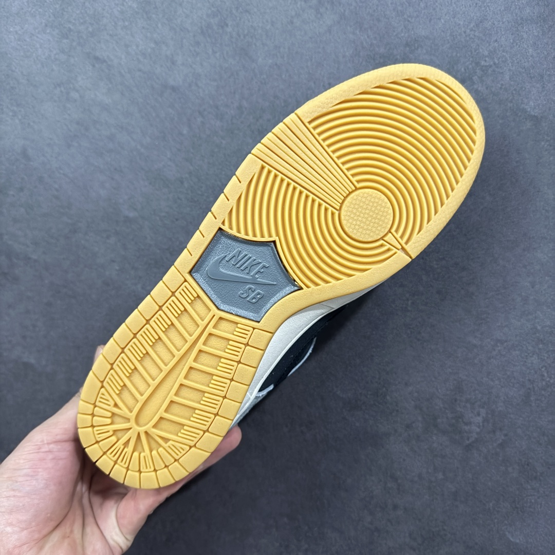 图片[9]-【YC版本】Nike Dunk SB Low \”Dark Smoke Grey\” 耐克 SB 低帮 影子灰 雾霾灰 灰黑 男女同款 小众高级减震防滑低邦休闲板鞋 该定制版球鞋选用原鞋款为Nike Dunk SB Low低帮板鞋男女同款棕色，该产品设计灵感来源于轻定制，用符合美学逻辑的色彩作为设计的基石，整体简约而不简单，复古风作为整体设计的点睛之笔也拉高了抢眼度，氛围感满满，日常舒适且百搭。 货号：HF3063-001 尺码：36 36.5 37.5 38 38.5 39 40 40.5 41 42 42.5 43 44 44.5 45 46 编码：HXSB270280-选品中心