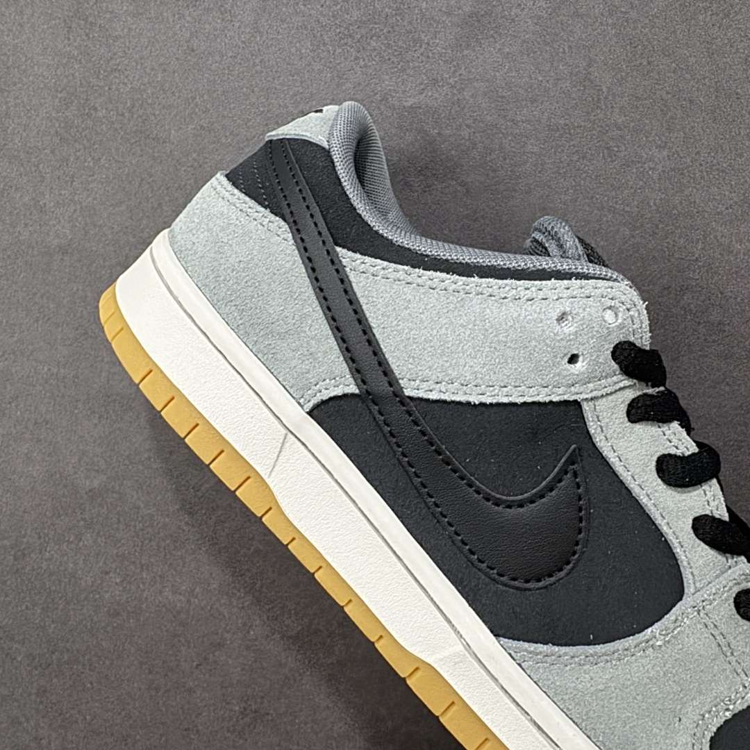 图片[6]-【YC版本】Nike Dunk SB Low \”Dark Smoke Grey\” 耐克 SB 低帮 影子灰 雾霾灰 灰黑 男女同款 小众高级减震防滑低邦休闲板鞋 该定制版球鞋选用原鞋款为Nike Dunk SB Low低帮板鞋男女同款棕色，该产品设计灵感来源于轻定制，用符合美学逻辑的色彩作为设计的基石，整体简约而不简单，复古风作为整体设计的点睛之笔也拉高了抢眼度，氛围感满满，日常舒适且百搭。 货号：HF3063-001 尺码：36 36.5 37.5 38 38.5 39 40 40.5 41 42 42.5 43 44 44.5 45 46 编码：HXSB270280-选品中心