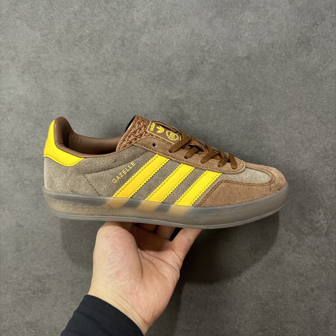 【公司级D版】AD Gazelle Indoor Trainers 羚羊内训系列低帮复古百搭休闲运动德训风板鞋 JI2588 90年代经典的复刻版！自60年代以足球训练鞋面世以来,Gazelle就以其经典设计席卷全球。1991年版本的复刻,再造经典Gazelle。采用皮革打造,搭配浊色细节,让这款经典更加简约。 尺码：35.5-45 编码：YQB200210-选品中心