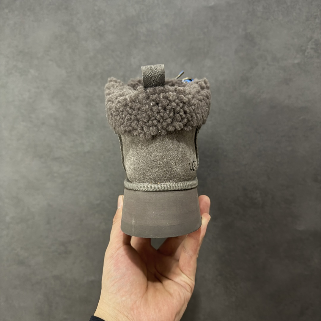 图片[4]-【SP顶级版】UGG W CLASSIC MINI 2 秋冬羊毛一体雪地靴 W/1143954 原代工厂隆丰A级真羊毛皮一体完全遵循正平正品，精选A级羊皮毛一体材质，内里毛绒如云朵般包裹双脚，白带恒温属性一寒锁温抗冻，股季透气排湿，让双脚时刻处于干爽舒适的状态，轻量化设计搭配柔韧鞋底，每一步都似踩在软垫上，再加上贴合足型的弧度与足跟支撑，无论是居家休憩,外出通勤还是日常跑腿，全天行走也无负担。 从经典高筒靴到简约拖鞋，从基础中性色到潮流设计，既能与牛仔裤、卫衣打造随性日常，也能搭配裙子、男女同款更能轻松适配情侣穿搭。 优质羊皮毛天生耐磨损，搭配扎实工艺与防水科技加持，能抵御日常磨损与雨雪侵袭。一双穿数年仍能保持柔软质感💪🏻 尺码：35-40-选品中心