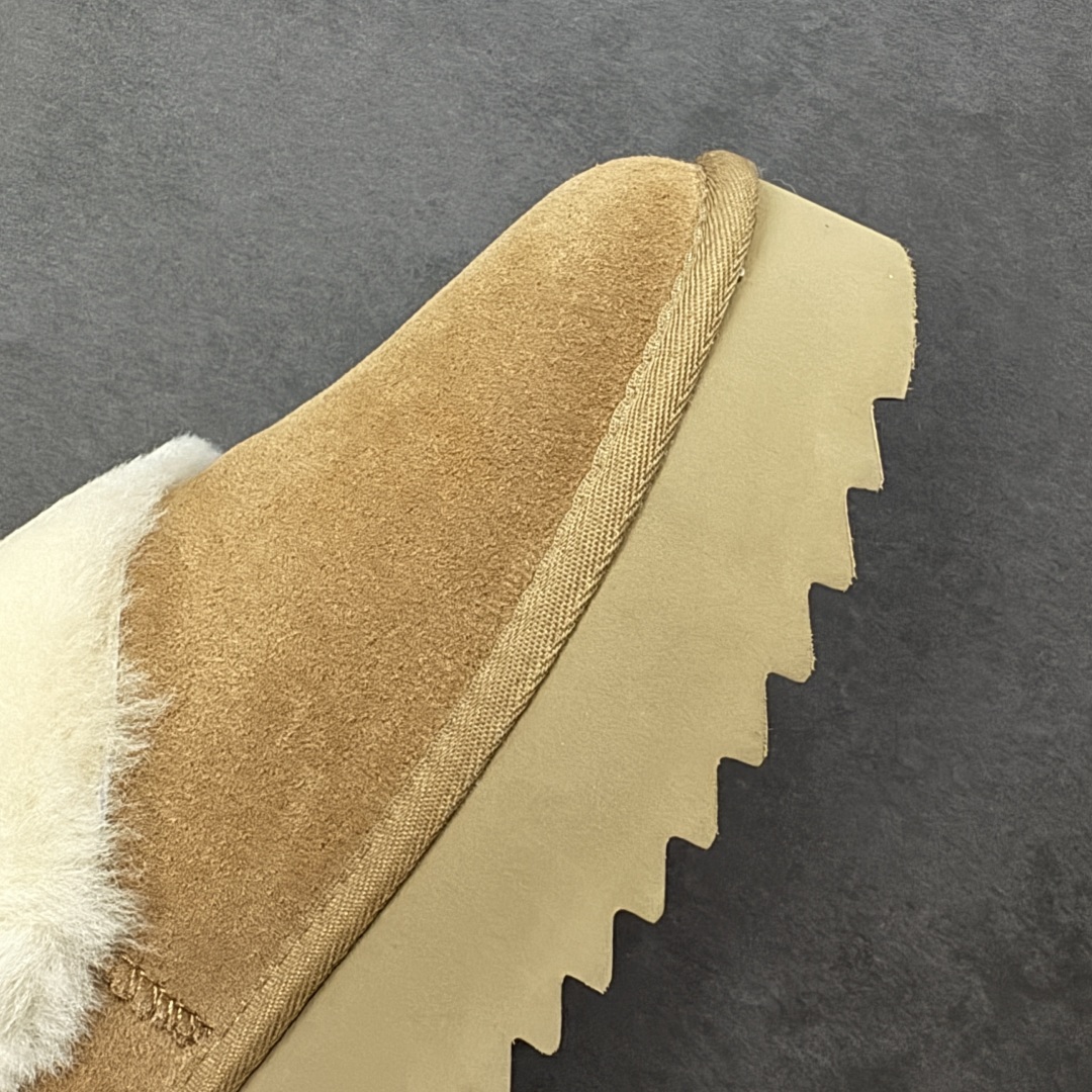 图片[5]-【SP顶级版】UGG W NITA NITA NITA 秋冬羊毛一体雪地靴 W/1166733 原代工厂隆丰A级真羊毛皮一体完全遵循正平正品，精选A级羊皮毛一体材质，内里毛绒如云朵般包裹双脚，白带恒温属性一寒锁温抗冻，股季透气排湿，让双脚时刻处于干爽舒适的状态，轻量化设计搭配柔韧鞋底，每一步都似踩在软垫上，再加上贴合足型的弧度与足跟支撑，无论是居家休憩,外出通勤还是日常跑腿，全天行走也无负担。 从经典高筒靴到简约拖鞋，从基础中性色到潮流设计，既能与牛仔裤、卫衣打造随性日常，也能搭配裙子、男女同款更能轻松适配情侣穿搭。 优质羊皮毛天生耐磨损，搭配扎实工艺与防水科技加持，能抵御日常磨损与雨雪侵袭。一双穿数年仍能保持柔软质感💪🏻 尺码：35-40-选品中心