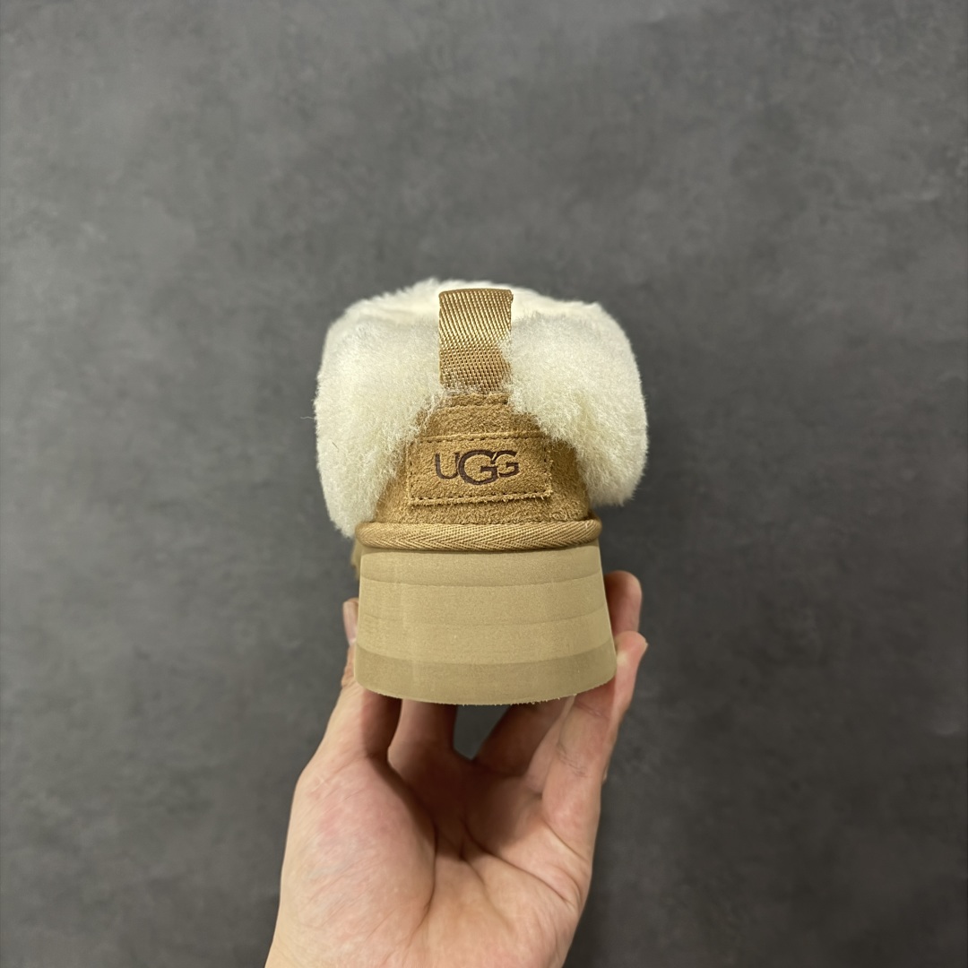 图片[4]-【SP顶级版】UGG W CLASSIC MINI 2 秋冬羊毛一体雪地靴 W/1171393 原代工厂隆丰A级真羊毛皮一体完全遵循正平正品，精选A级羊皮毛一体材质，内里毛绒如云朵般包裹双脚，白带恒温属性一寒锁温抗冻，股季透气排湿，让双脚时刻处于干爽舒适的状态，轻量化设计搭配柔韧鞋底，每一步都似踩在软垫上，再加上贴合足型的弧度与足跟支撑，无论是居家休憩,外出通勤还是日常跑腿，全天行走也无负担。 从经典高筒靴到简约拖鞋，从基础中性色到潮流设计，既能与牛仔裤、卫衣打造随性日常，也能搭配裙子、男女同款更能轻松适配情侣穿搭。 优质羊皮毛天生耐磨损，搭配扎实工艺与防水科技加持，能抵御日常磨损与雨雪侵袭。一双穿数年仍能保持柔软质感💪🏻 尺码：35-40-选品中心