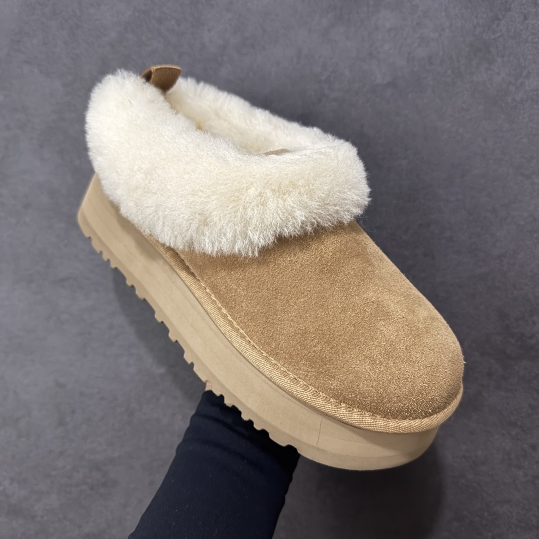 图片[3]-【SP顶级版】UGG W CLASSIC MINI 2 秋冬羊毛一体雪地靴 W/1171393 原代工厂隆丰A级真羊毛皮一体完全遵循正平正品，精选A级羊皮毛一体材质，内里毛绒如云朵般包裹双脚，白带恒温属性一寒锁温抗冻，股季透气排湿，让双脚时刻处于干爽舒适的状态，轻量化设计搭配柔韧鞋底，每一步都似踩在软垫上，再加上贴合足型的弧度与足跟支撑，无论是居家休憩,外出通勤还是日常跑腿，全天行走也无负担。 从经典高筒靴到简约拖鞋，从基础中性色到潮流设计，既能与牛仔裤、卫衣打造随性日常，也能搭配裙子、男女同款更能轻松适配情侣穿搭。 优质羊皮毛天生耐磨损，搭配扎实工艺与防水科技加持，能抵御日常磨损与雨雪侵袭。一双穿数年仍能保持柔软质感💪🏻 尺码：35-40-选品中心