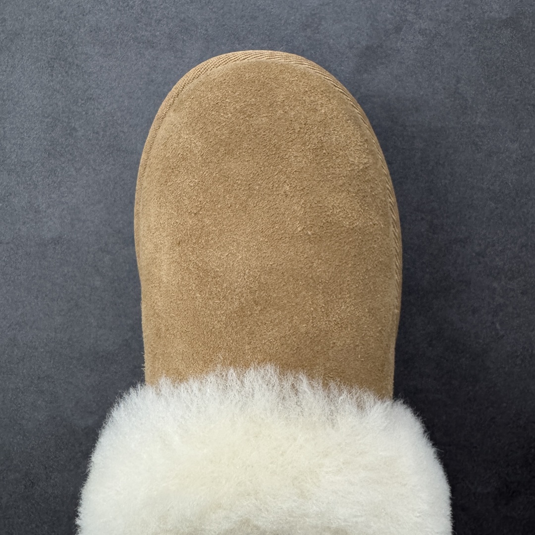 图片[8]-【SP顶级版】UGG W CLASSIC MINI 2 秋冬羊毛一体雪地靴 W/1171393 原代工厂隆丰A级真羊毛皮一体完全遵循正平正品，精选A级羊皮毛一体材质，内里毛绒如云朵般包裹双脚，白带恒温属性一寒锁温抗冻，股季透气排湿，让双脚时刻处于干爽舒适的状态，轻量化设计搭配柔韧鞋底，每一步都似踩在软垫上，再加上贴合足型的弧度与足跟支撑，无论是居家休憩,外出通勤还是日常跑腿，全天行走也无负担。 从经典高筒靴到简约拖鞋，从基础中性色到潮流设计，既能与牛仔裤、卫衣打造随性日常，也能搭配裙子、男女同款更能轻松适配情侣穿搭。 优质羊皮毛天生耐磨损，搭配扎实工艺与防水科技加持，能抵御日常磨损与雨雪侵袭。一双穿数年仍能保持柔软质感💪🏻 尺码：35-40-选品中心